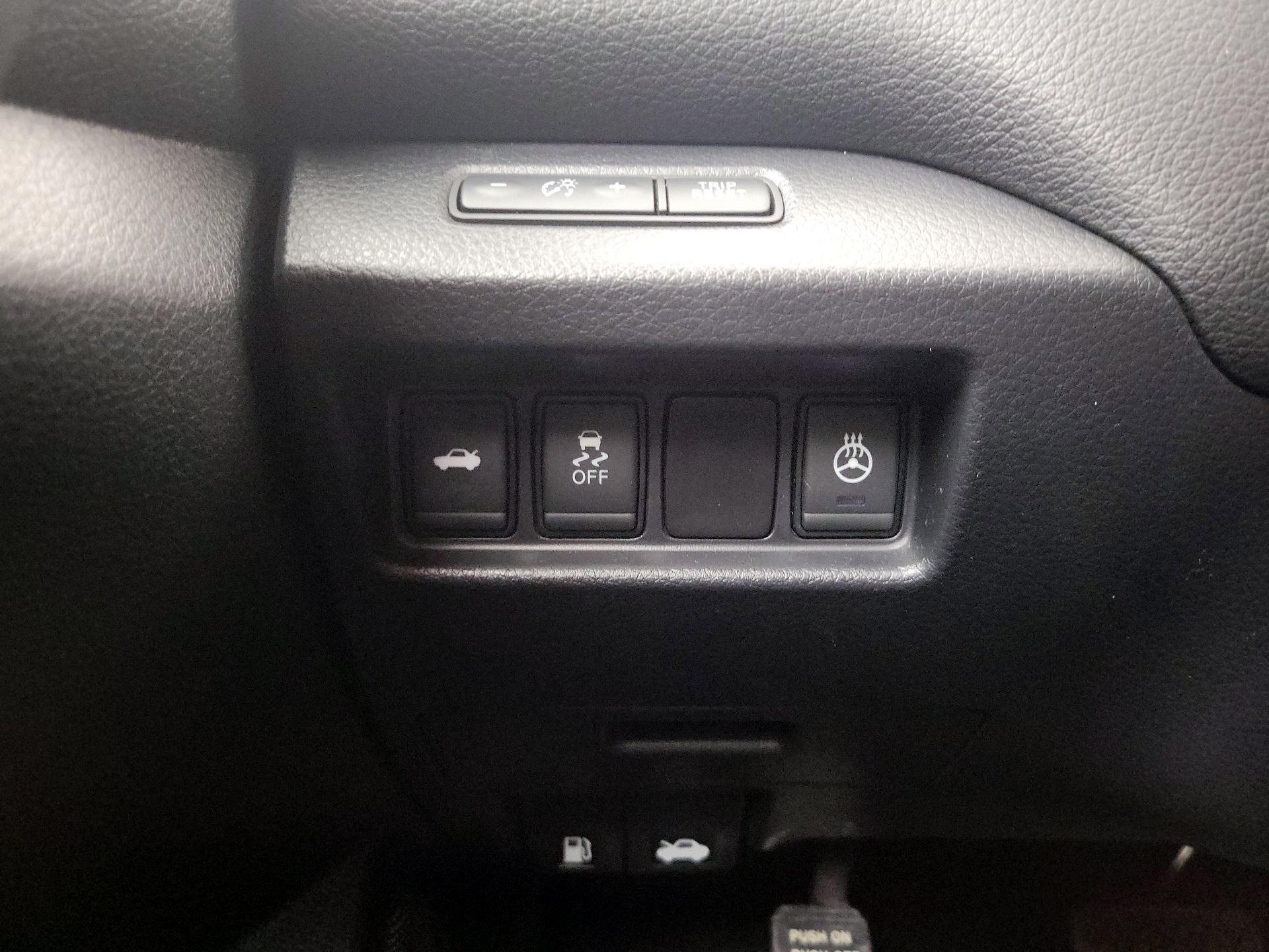 Thumbnail: 2018 Nissan Altima - 13