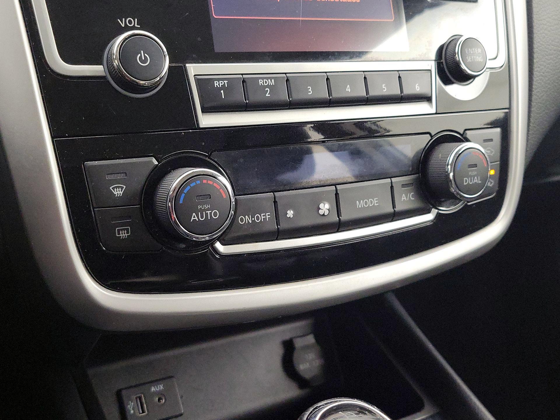 Thumbnail: 2018 Nissan Altima - 16