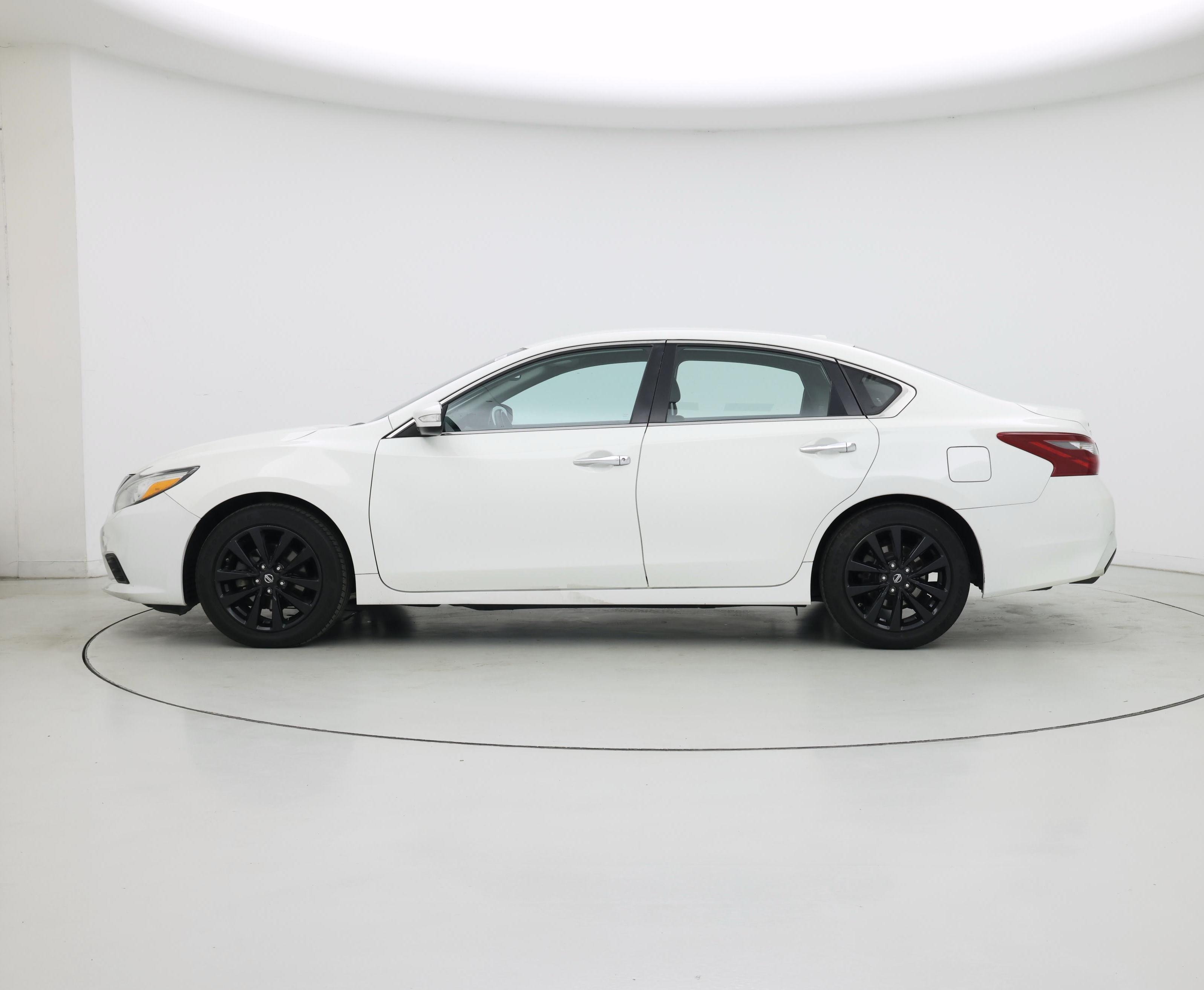 Thumbnail: 2018 Nissan Altima - 3