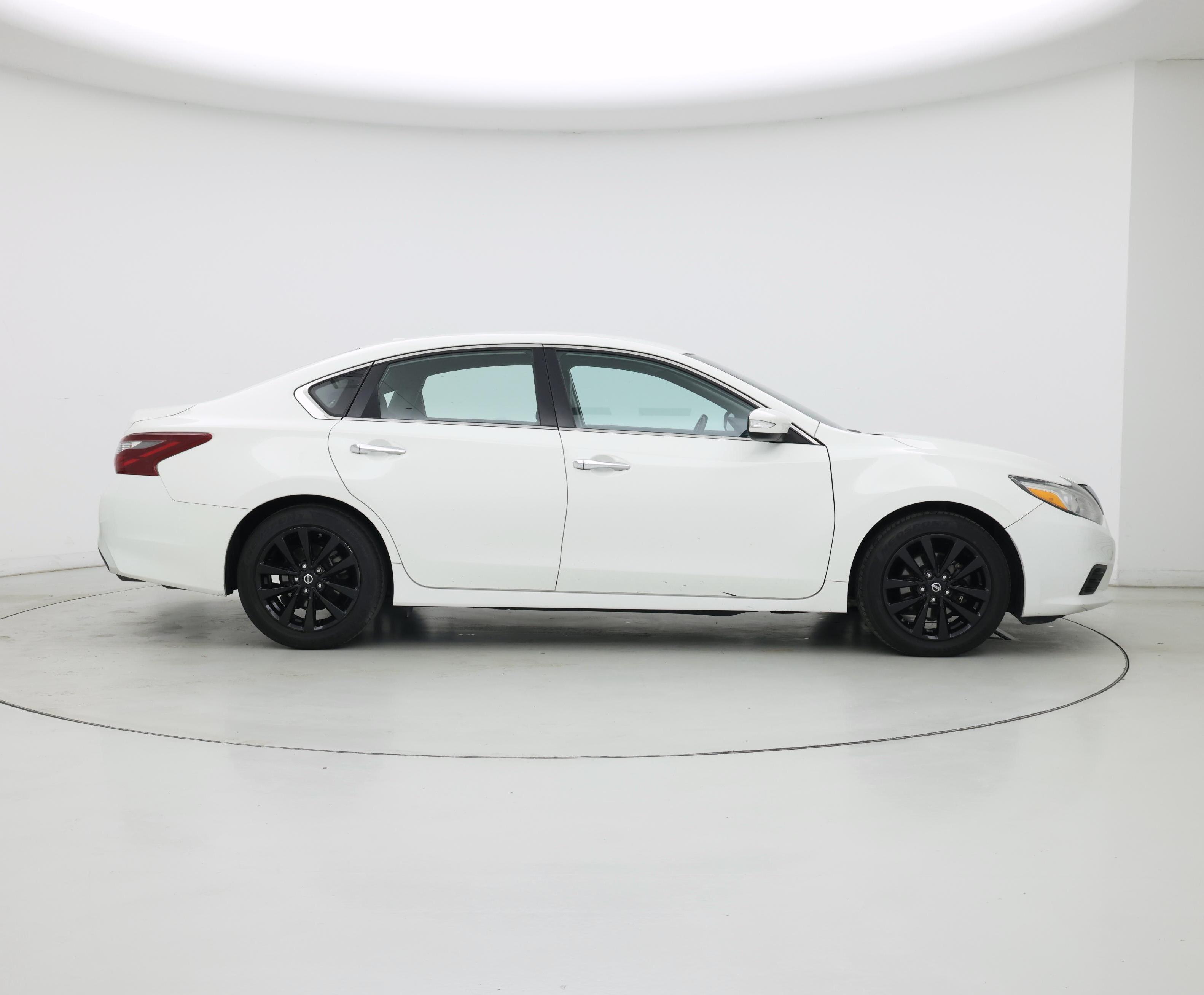 Thumbnail: 2018 Nissan Altima - 7