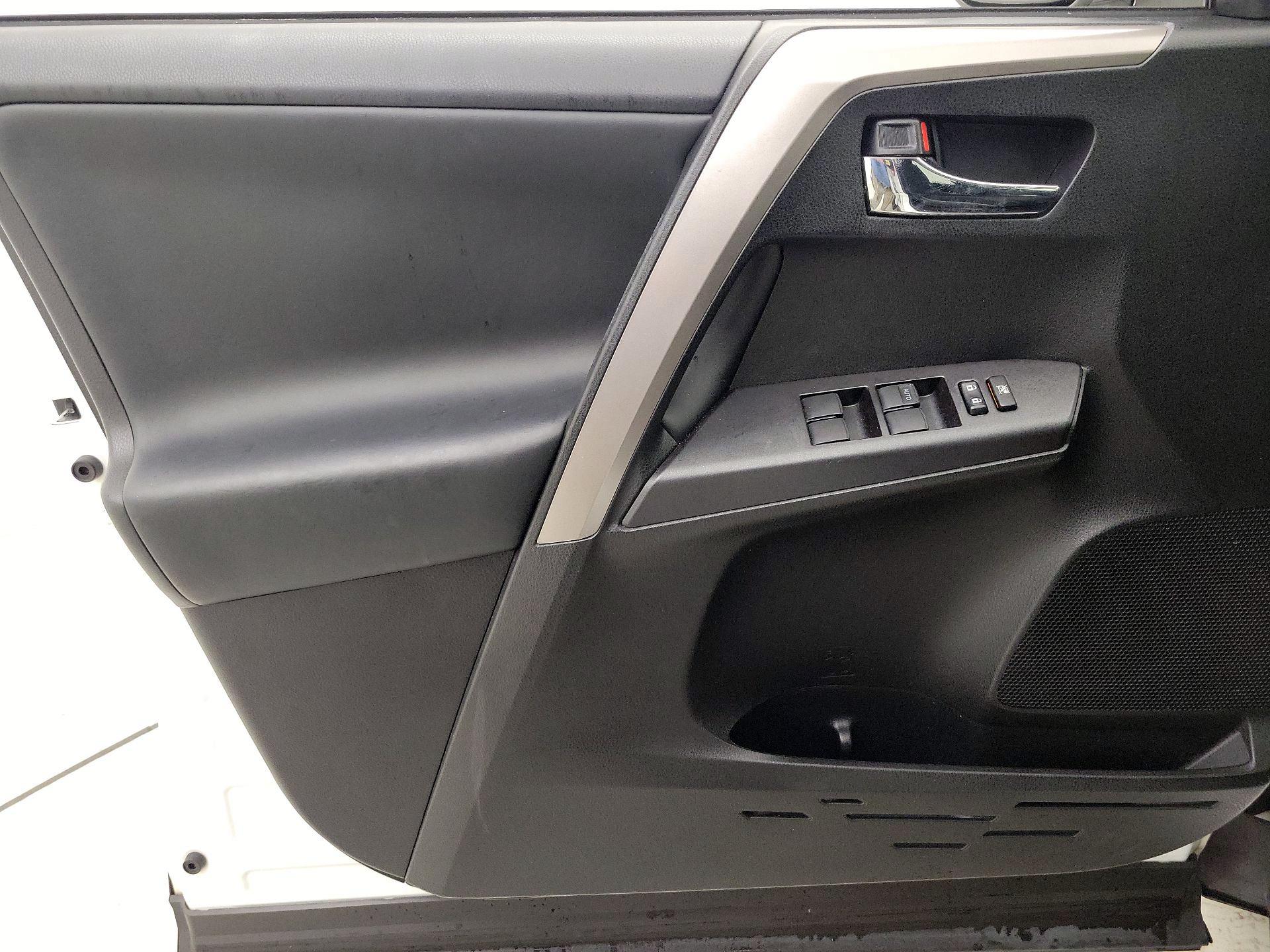 Thumbnail: 2018 Toyota RAV4 - 12