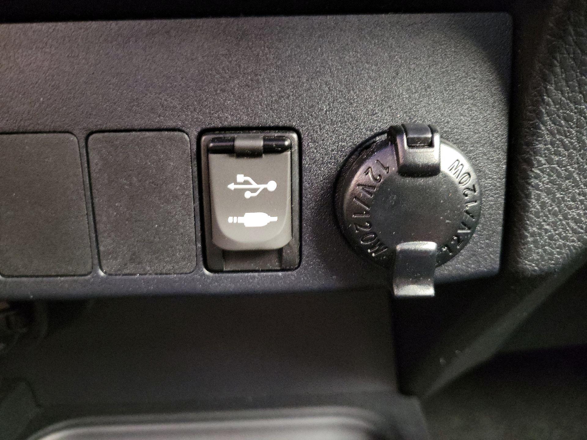 Thumbnail: 2018 Toyota RAV4 - 18