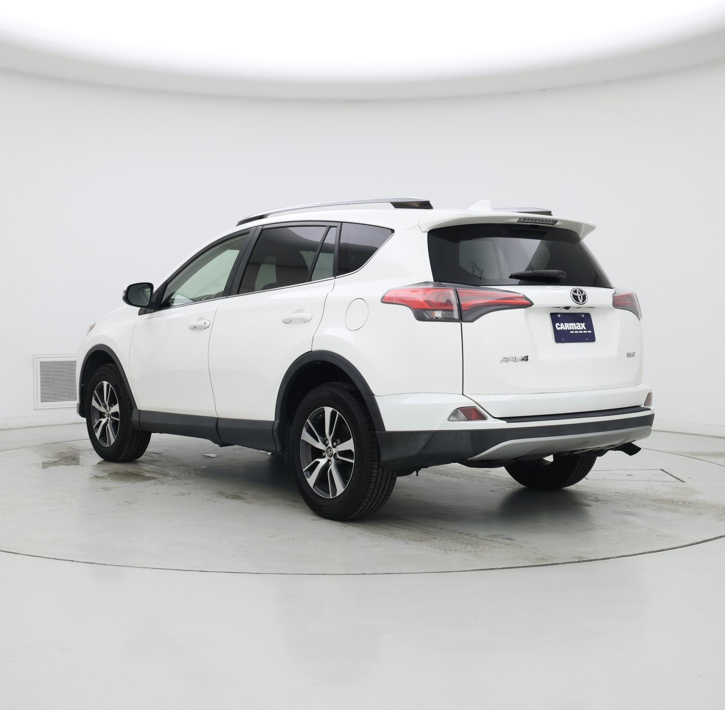 Thumbnail: 2018 Toyota RAV4 - 2