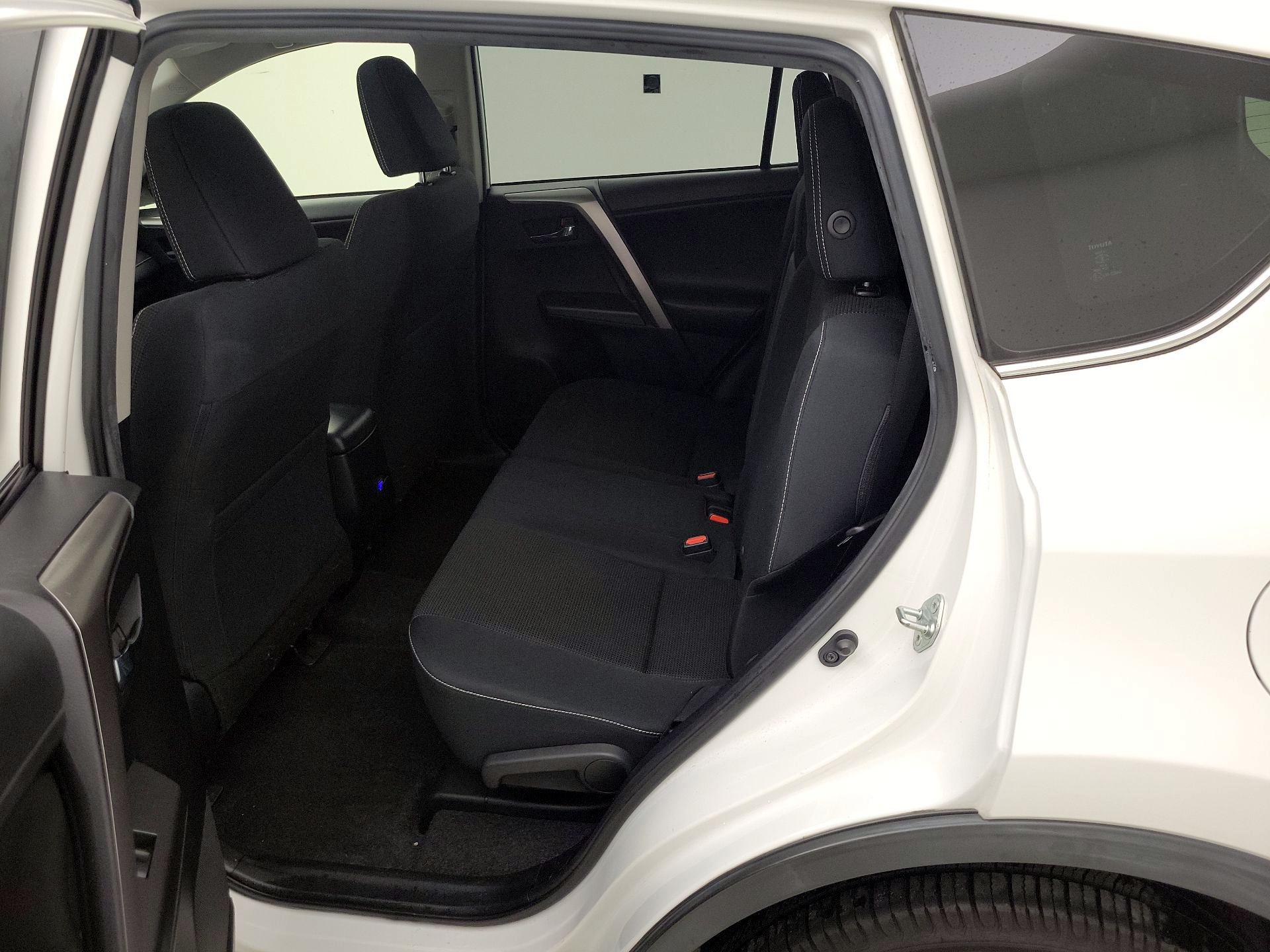 Thumbnail: 2018 Toyota RAV4 - 20