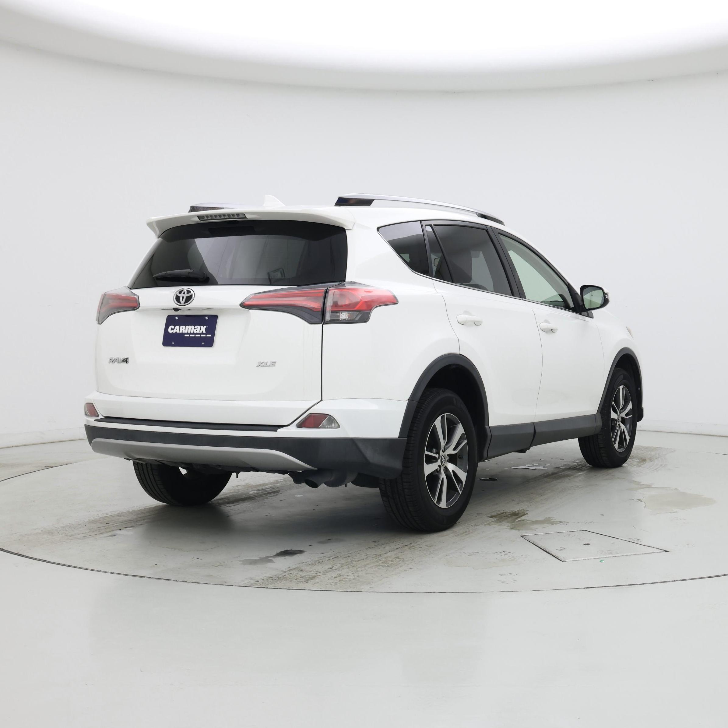 Thumbnail: 2018 Toyota RAV4 - 8