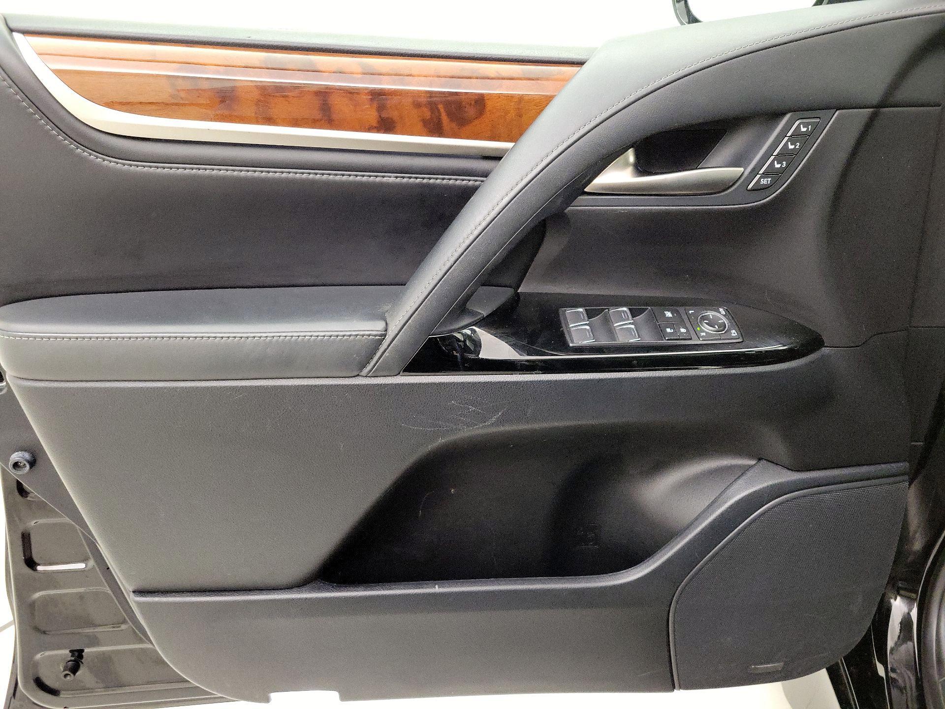 Thumbnail: 2020 Lexus LX - 12