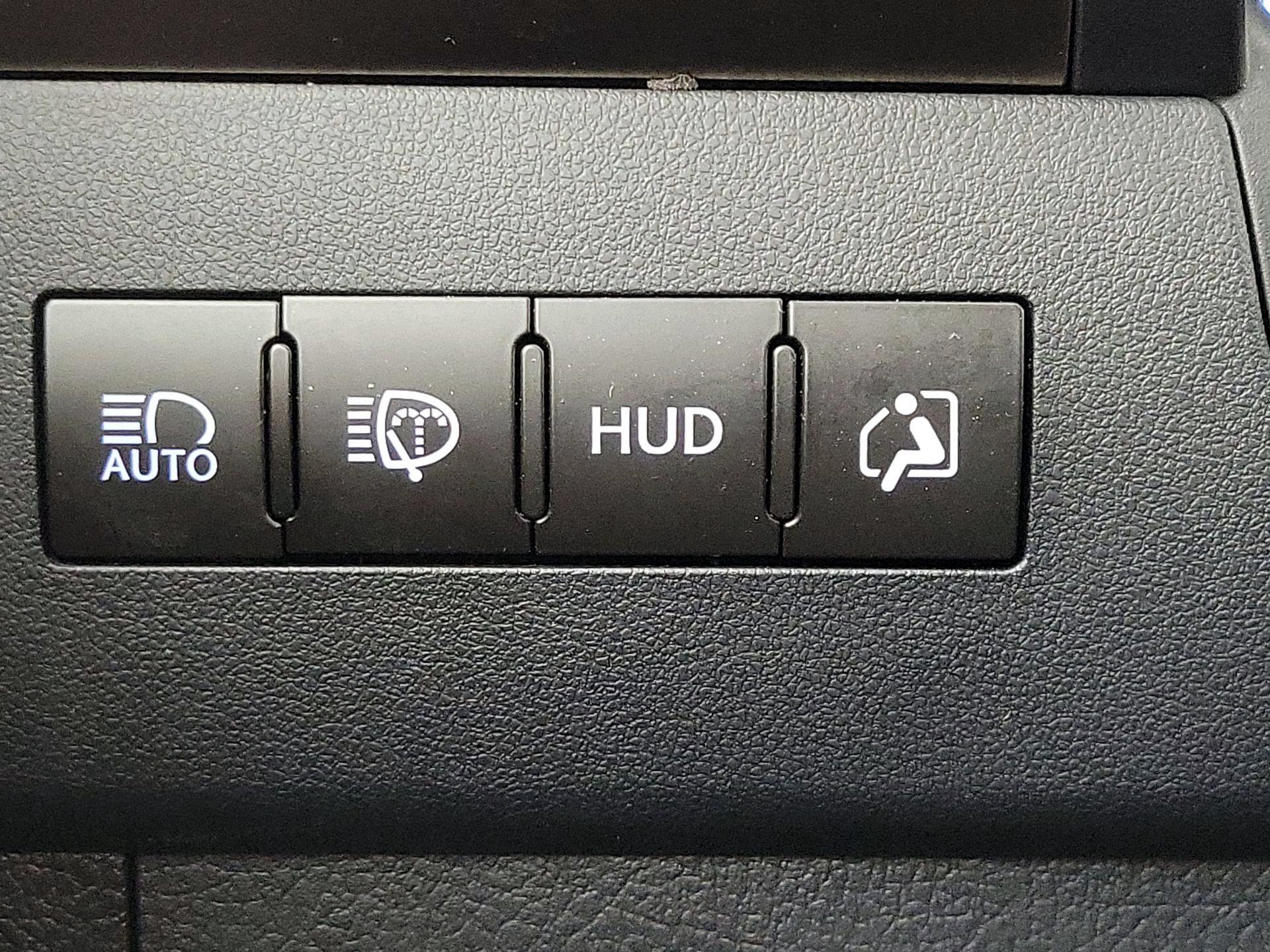 Thumbnail: 2020 Lexus LX - 13