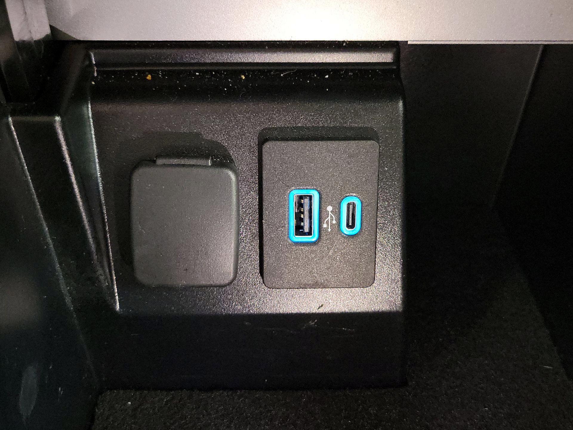 Thumbnail: 2021 Ford Explorer - 18