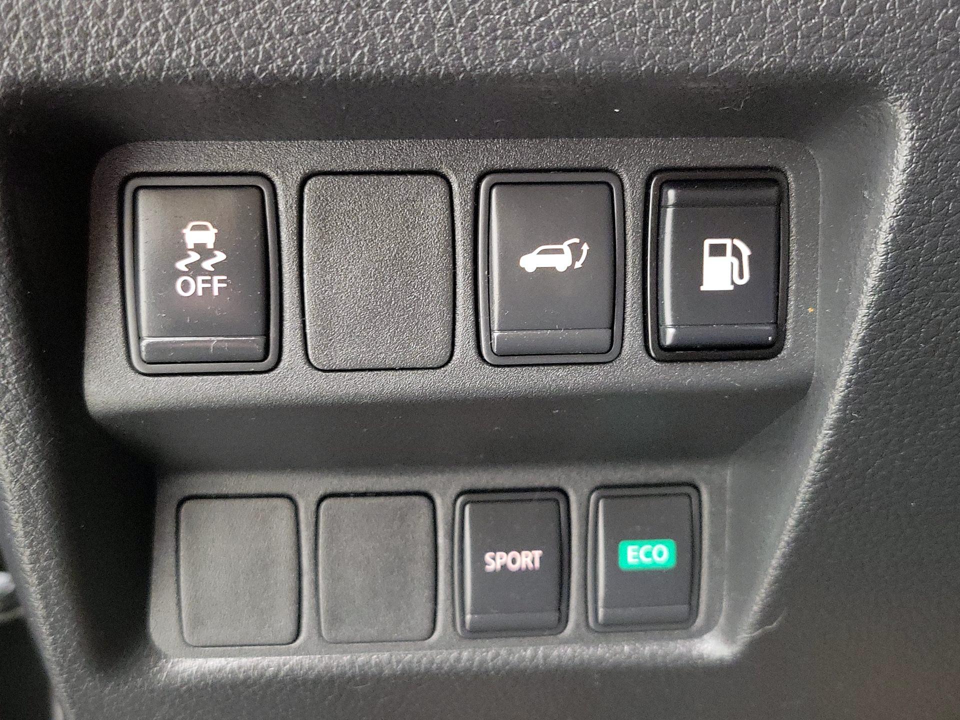 Thumbnail: 2018 Nissan Rogue - 13