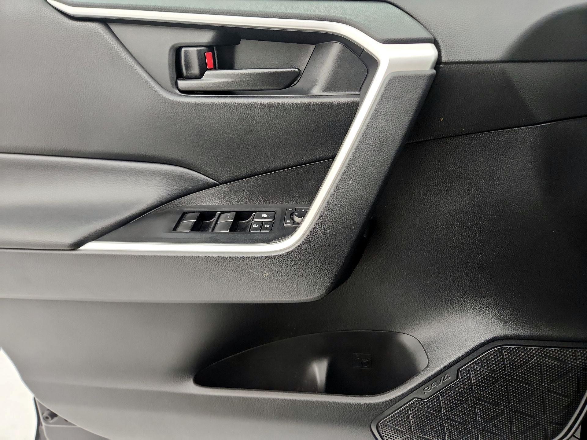 Thumbnail: 2021 Toyota RAV4 - 12