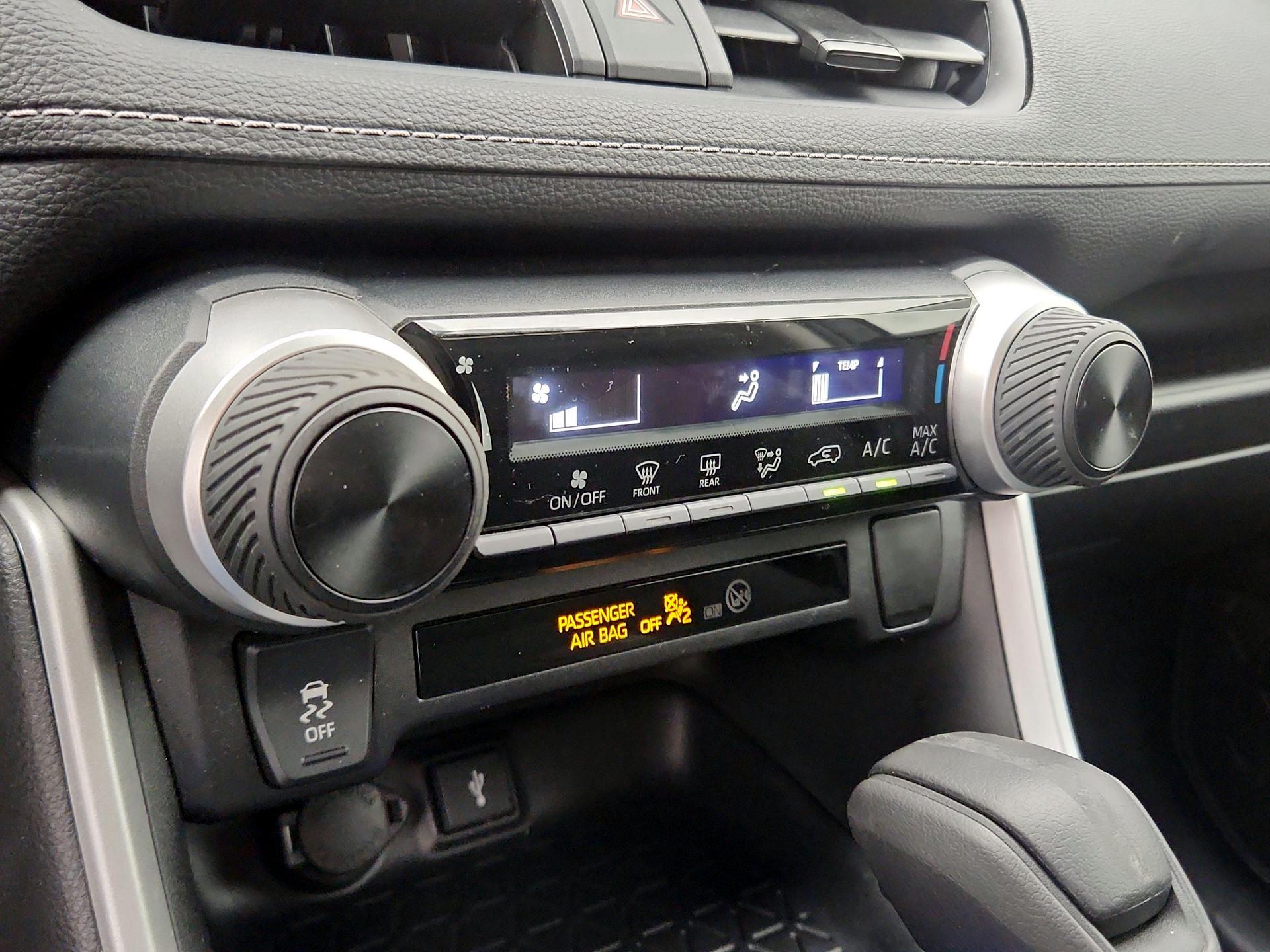 Thumbnail: 2021 Toyota RAV4 - 16