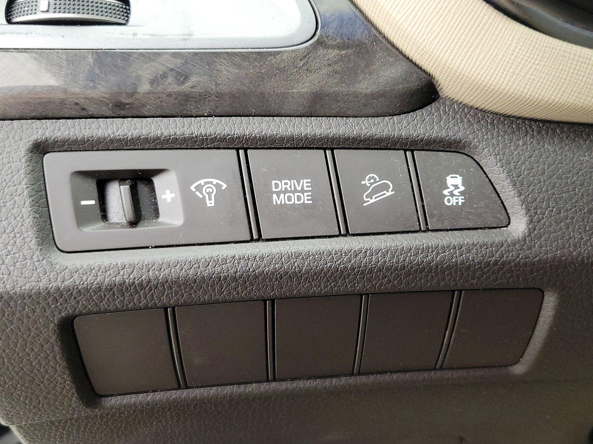 Thumbnail: 2017 Hyundai Santa Fe - 13