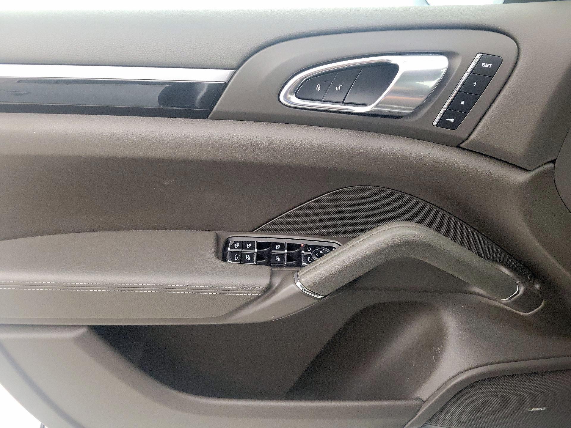 Thumbnail: 2017 Porsche Cayenne - 12