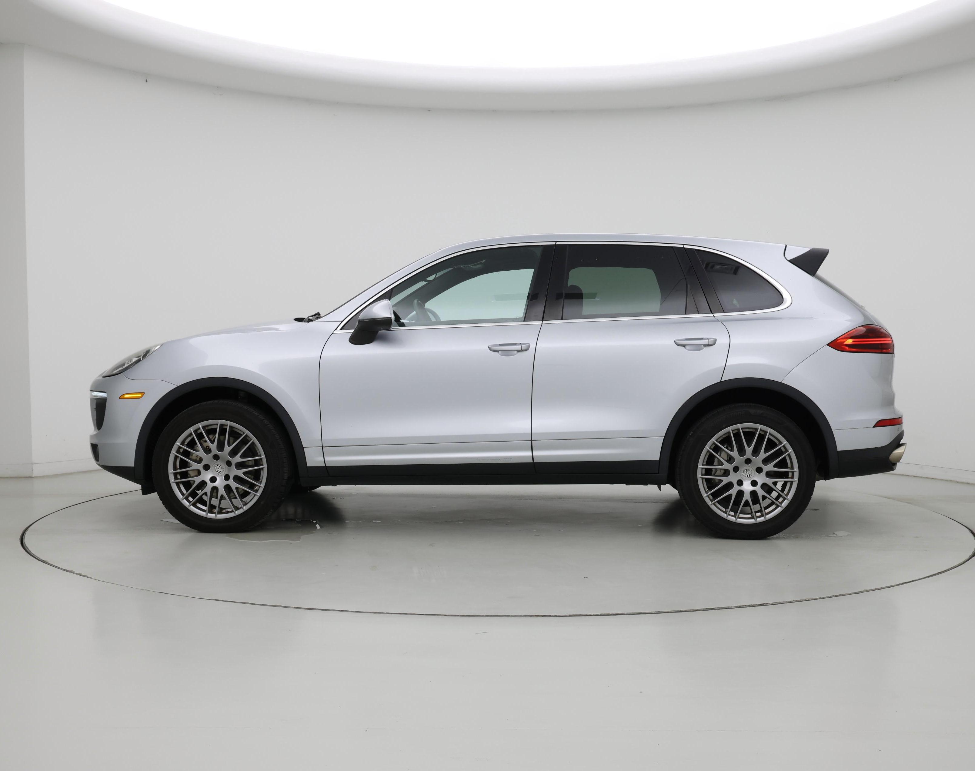 Thumbnail: 2017 Porsche Cayenne - 3