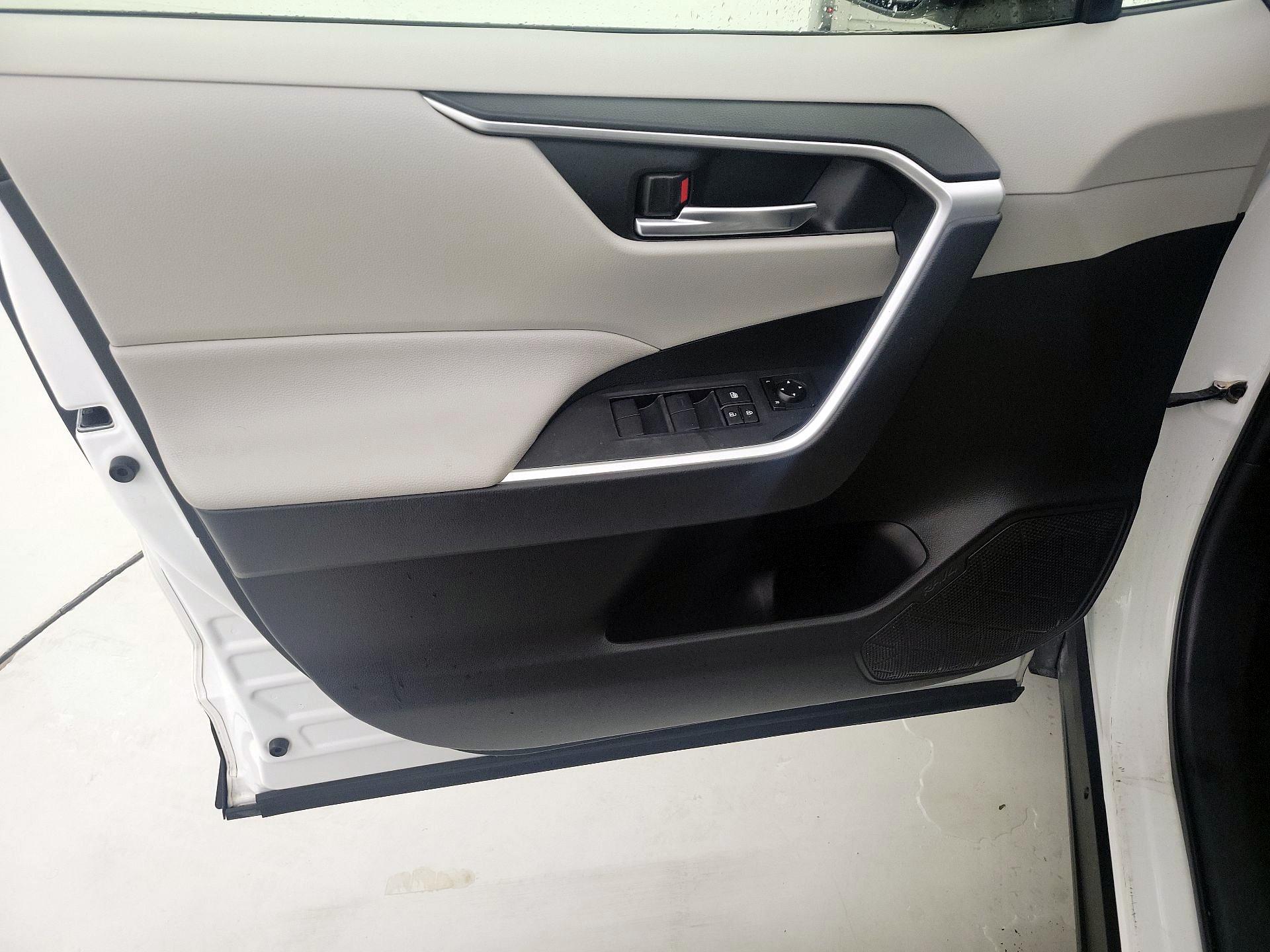 Thumbnail: 2019 Toyota RAV4 - 12