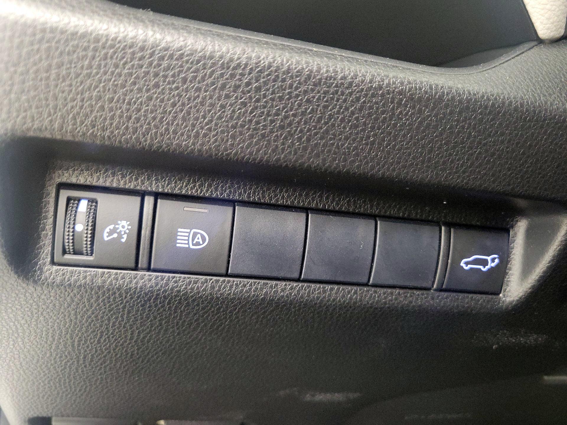 Thumbnail: 2019 Toyota RAV4 - 13