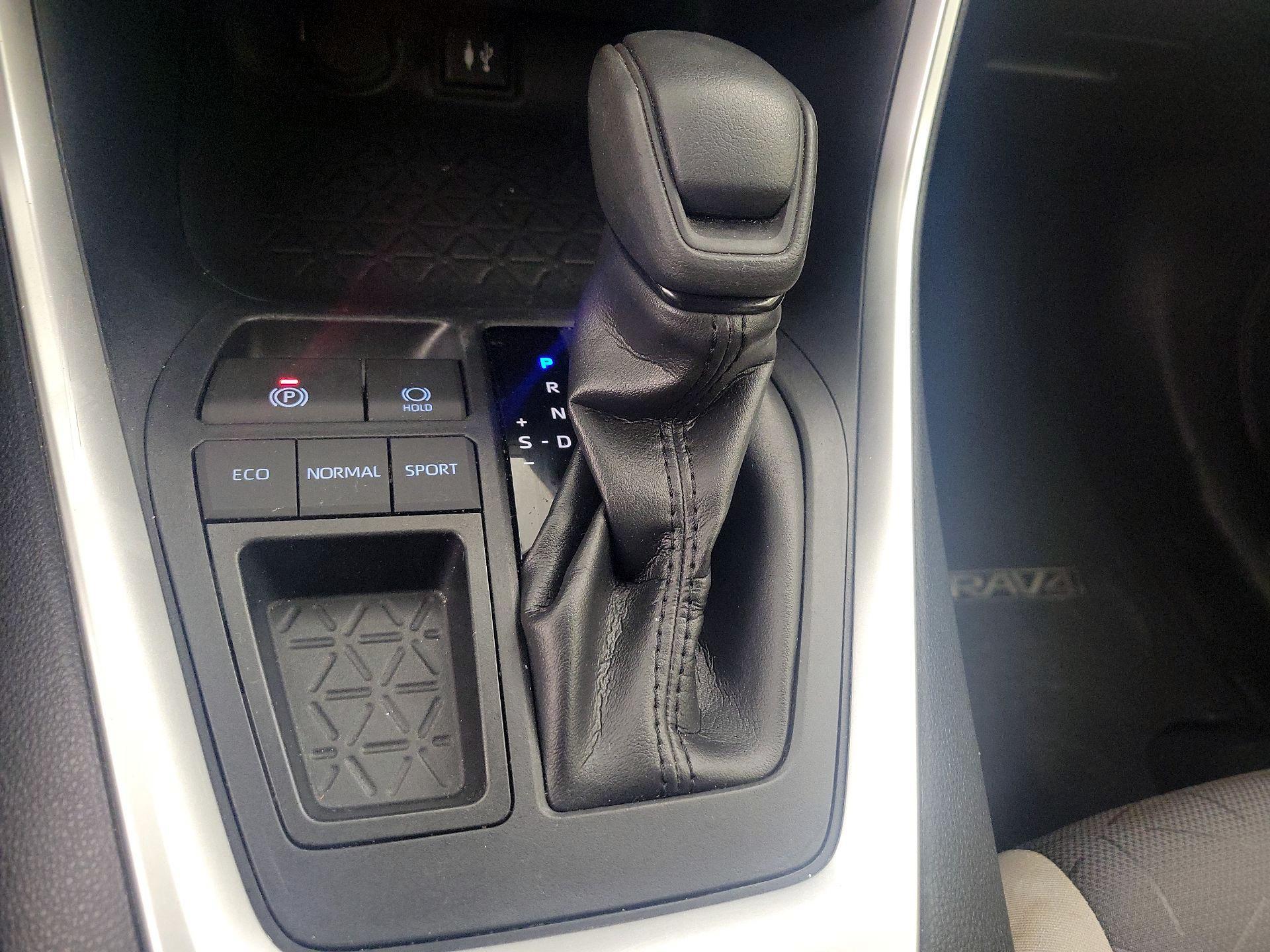 Thumbnail: 2019 Toyota RAV4 - 17