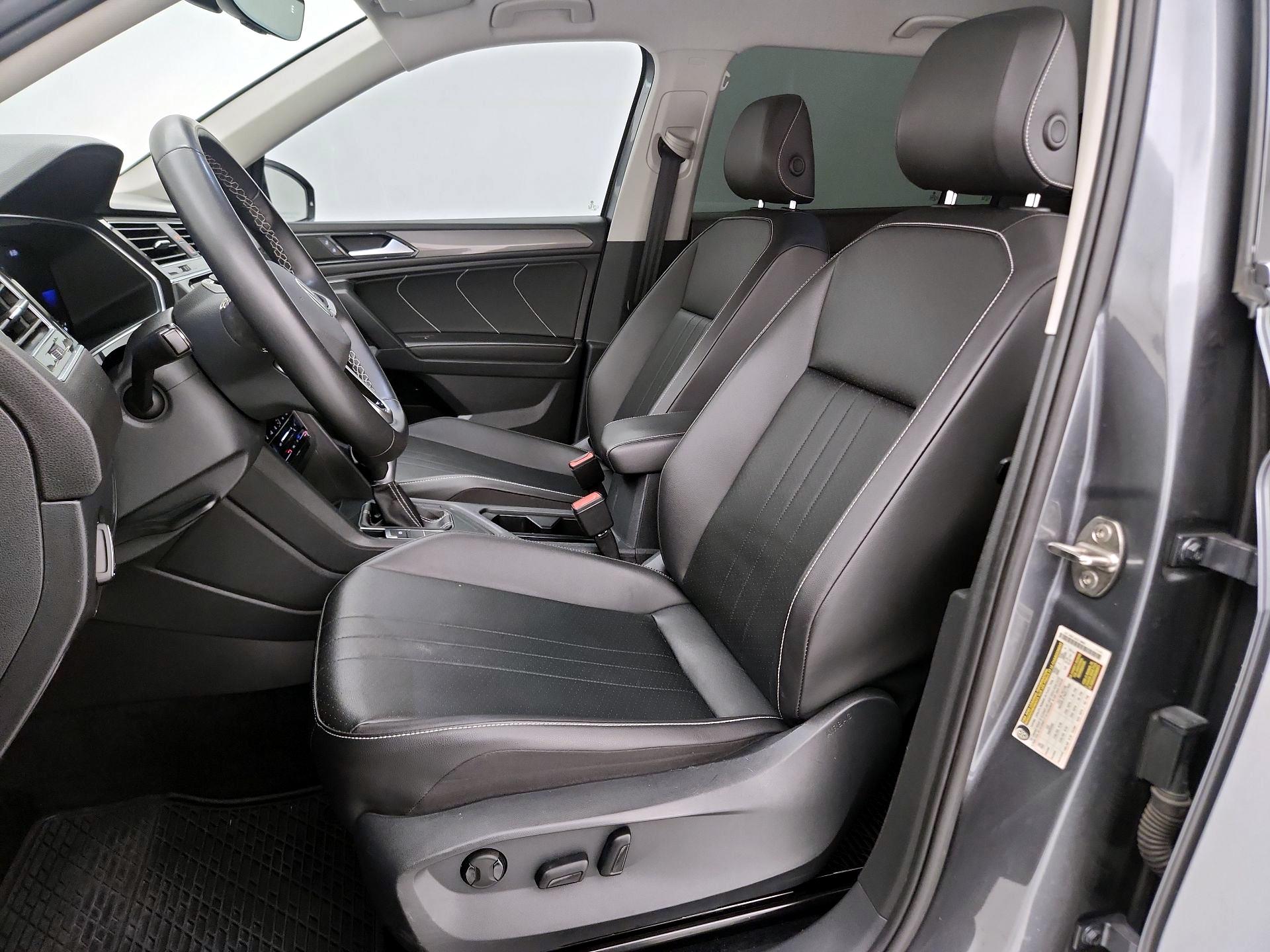 Thumbnail: 2022 Volkswagen Tiguan - 11