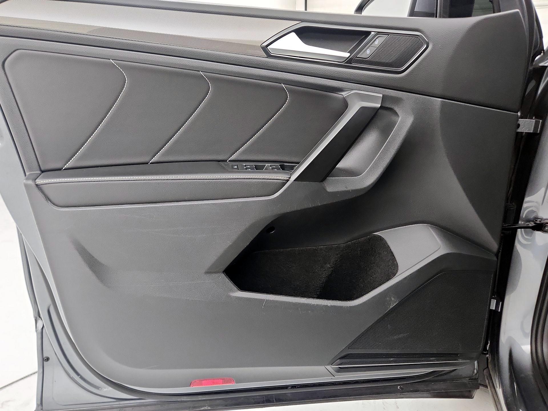 Thumbnail: 2022 Volkswagen Tiguan - 12