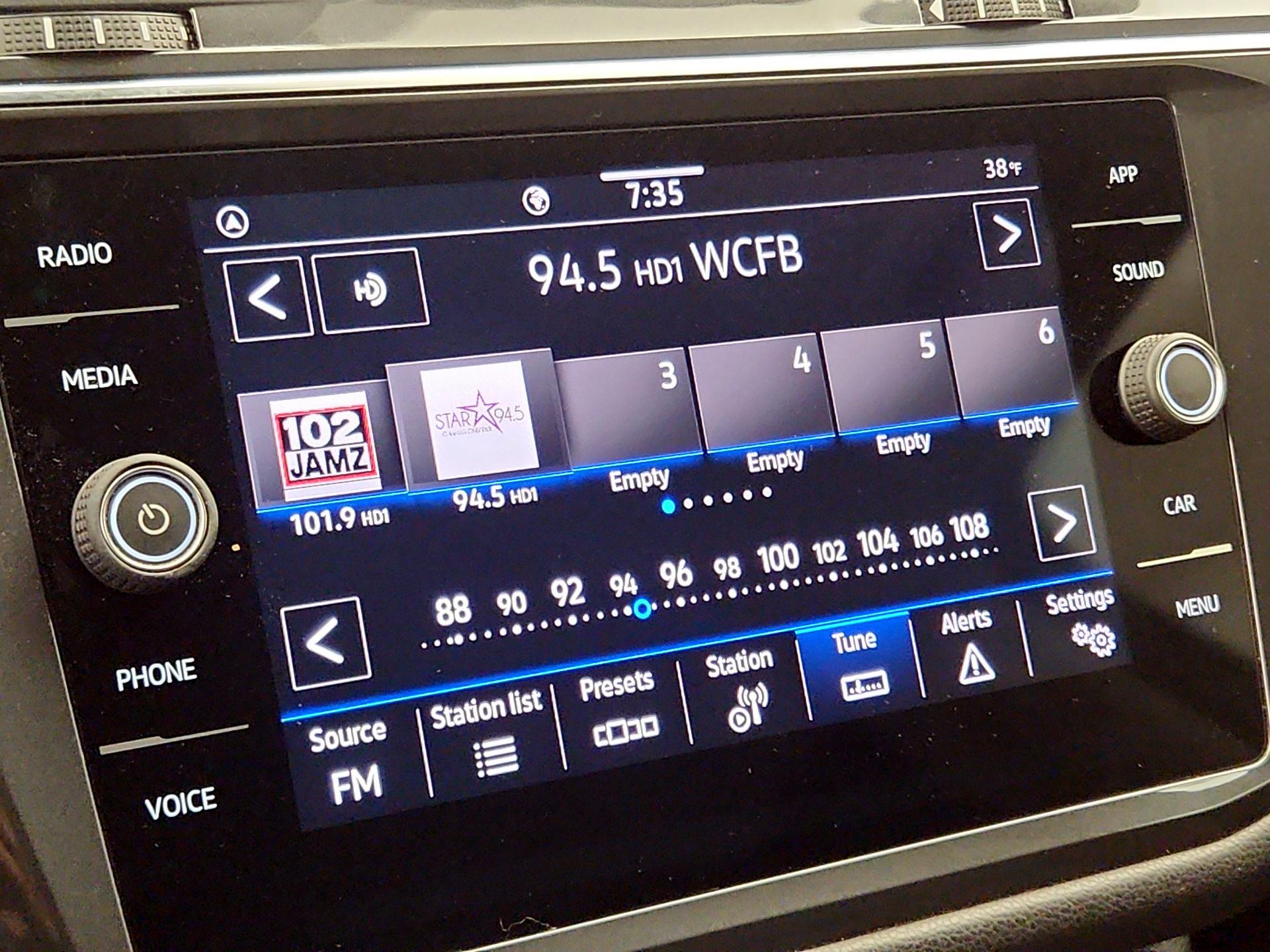 Thumbnail: 2022 Volkswagen Tiguan - 15