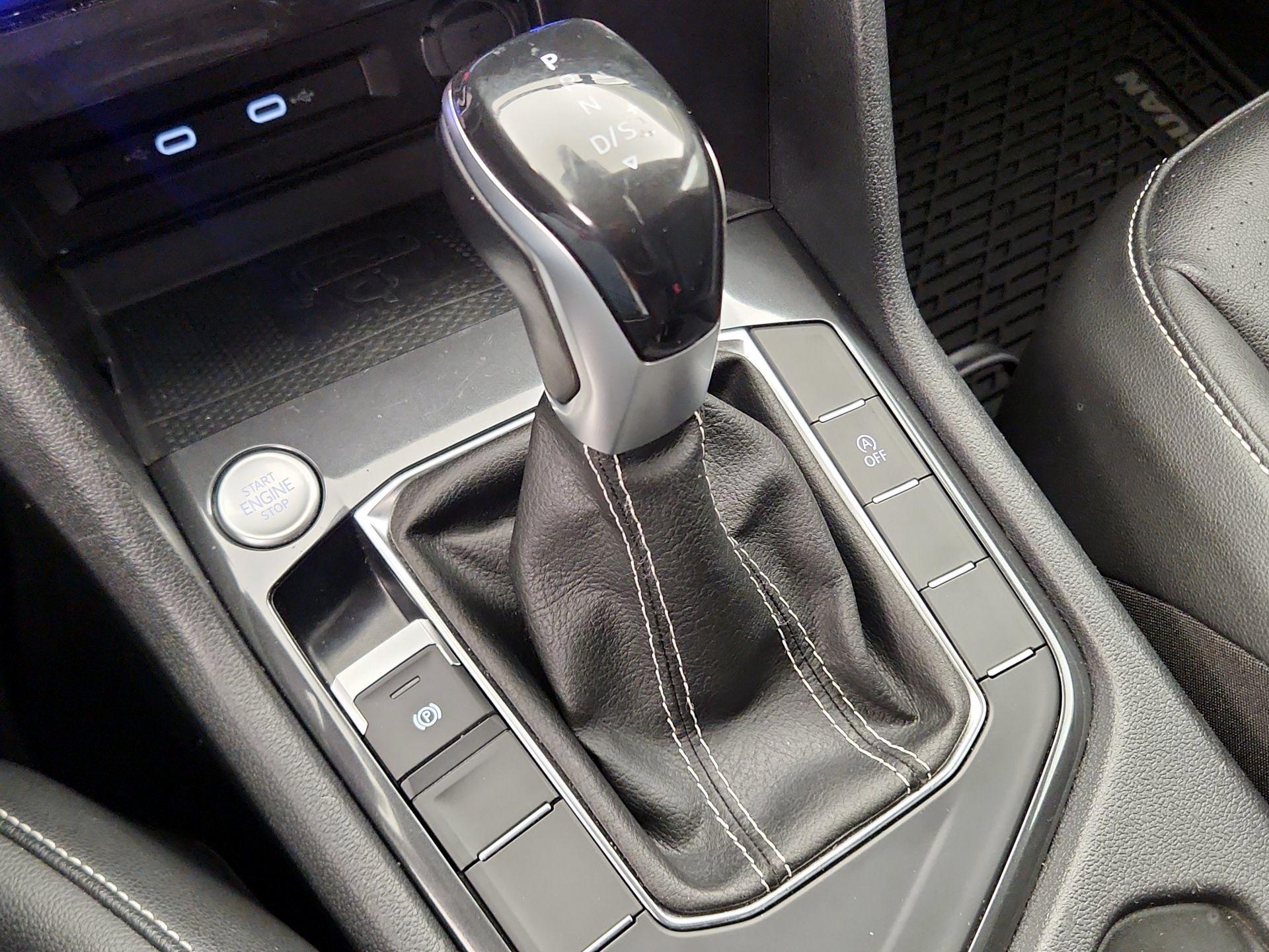 Thumbnail: 2022 Volkswagen Tiguan - 17