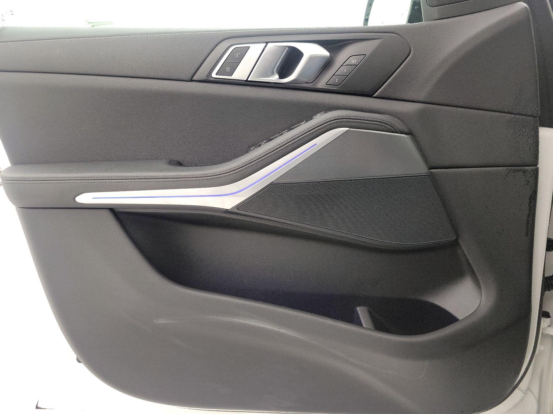 Thumbnail: 2022 BMW X5 - 12