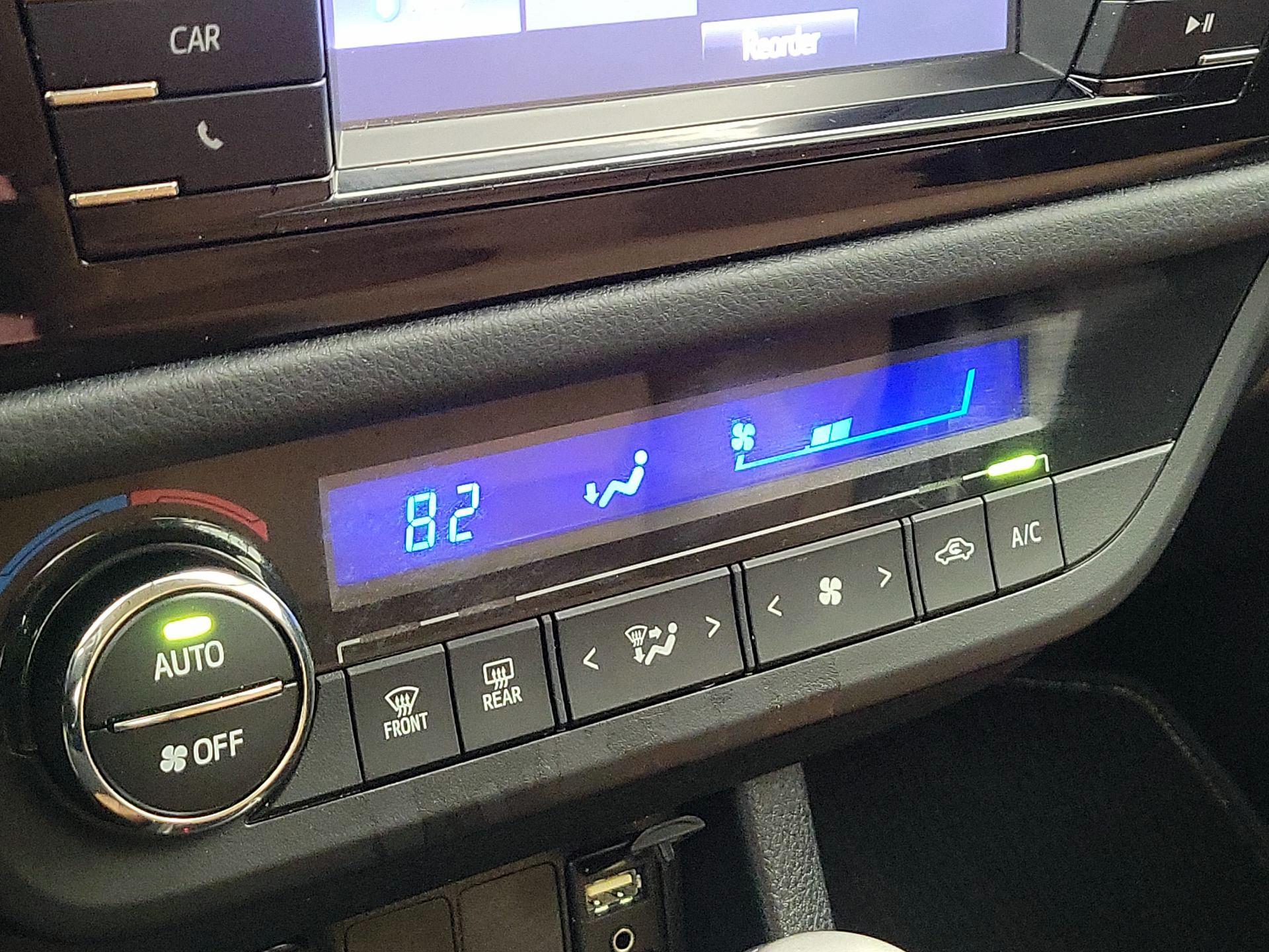 Thumbnail: 2016 Toyota Corolla - 16