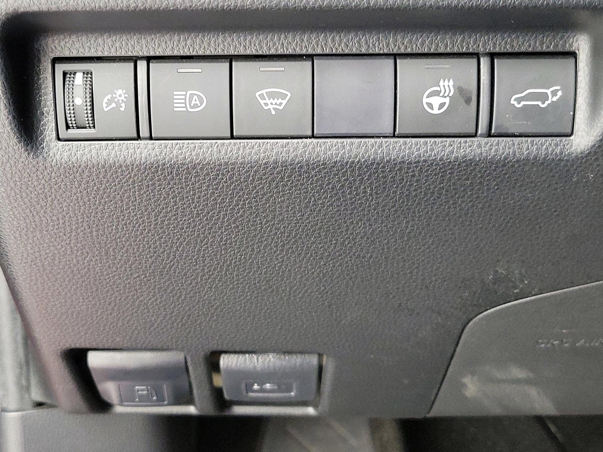 Thumbnail: 2021 Toyota RAV4 - 14