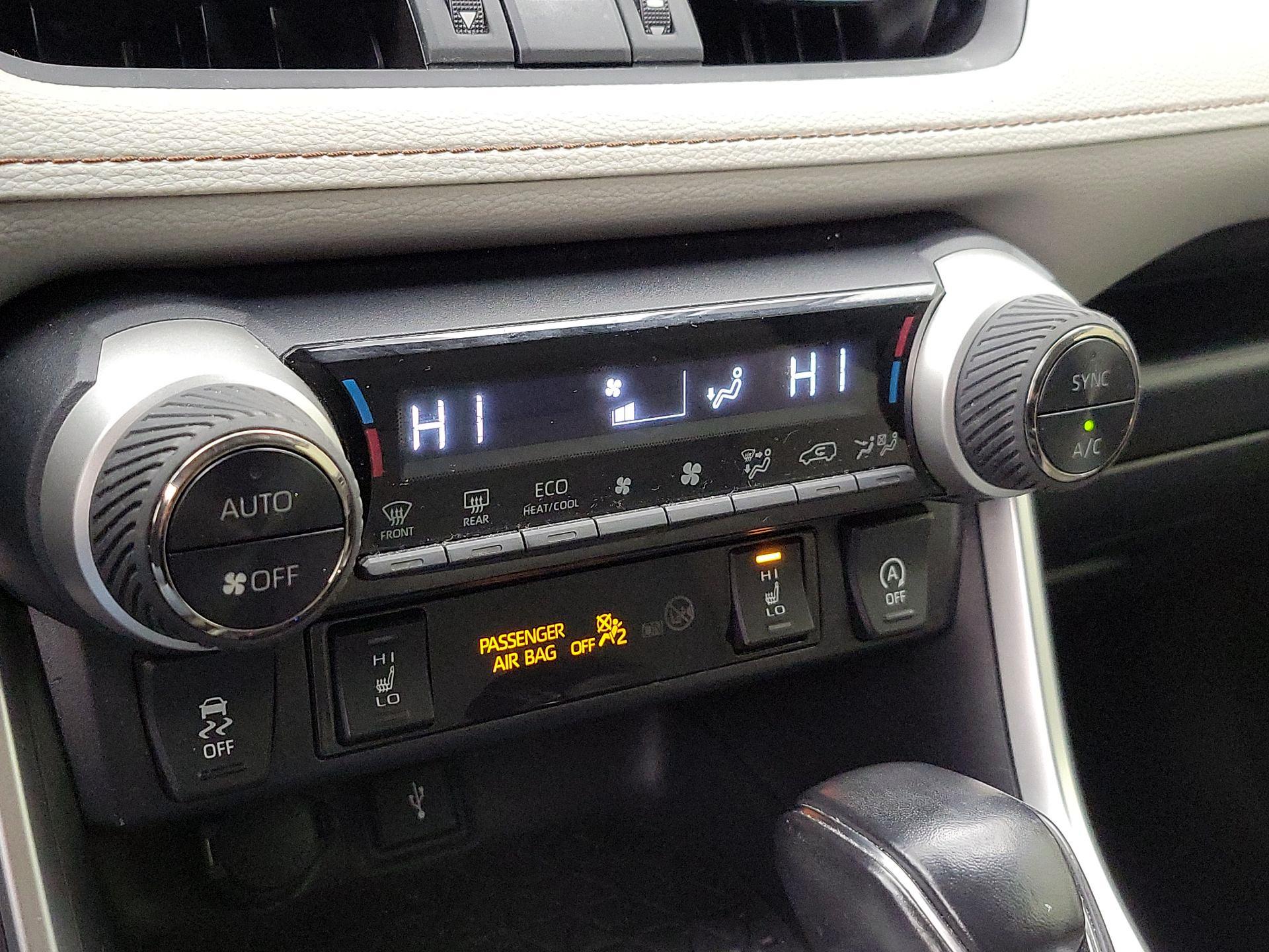 Thumbnail: 2021 Toyota RAV4 - 17