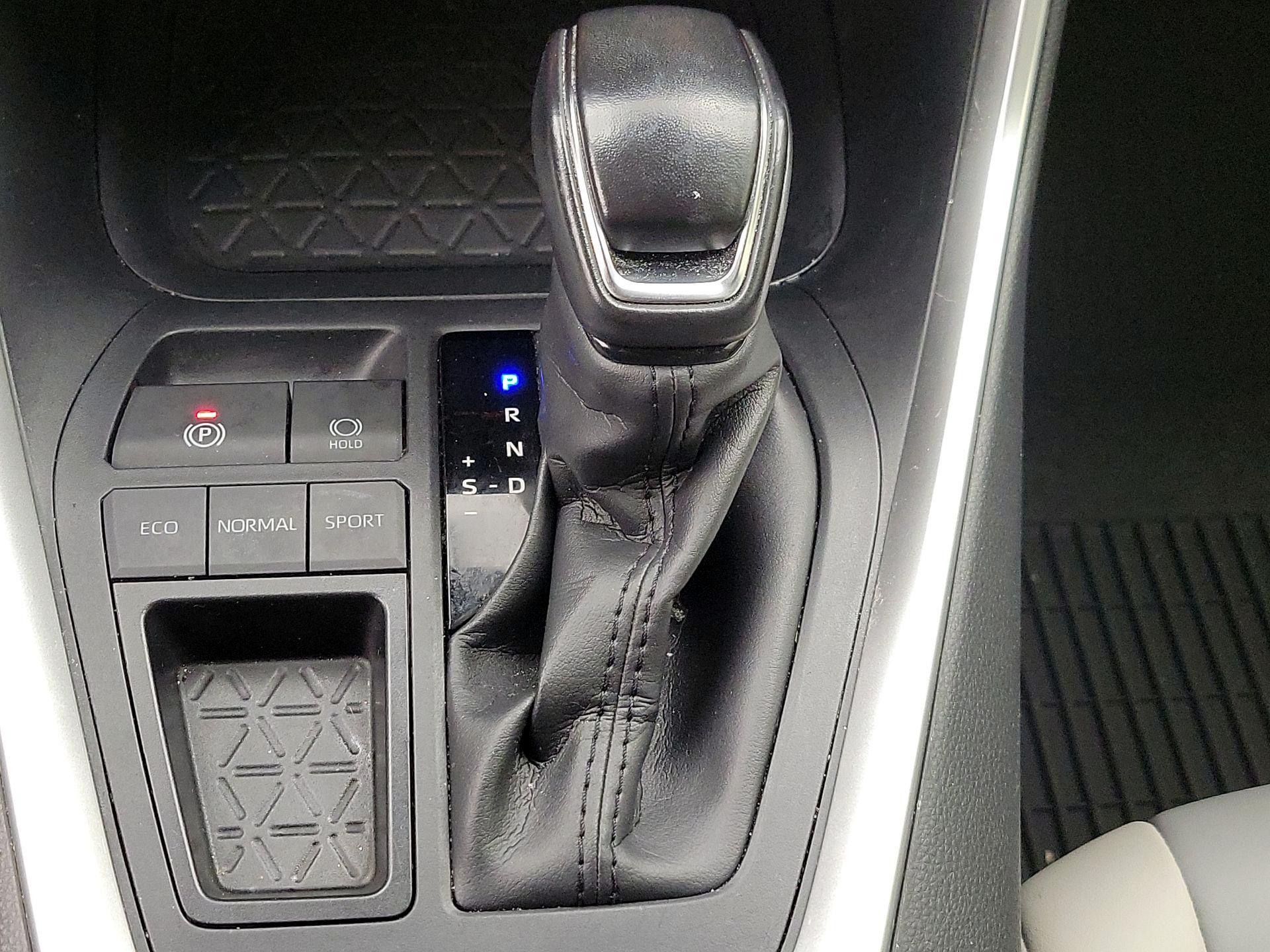 Thumbnail: 2021 Toyota RAV4 - 18