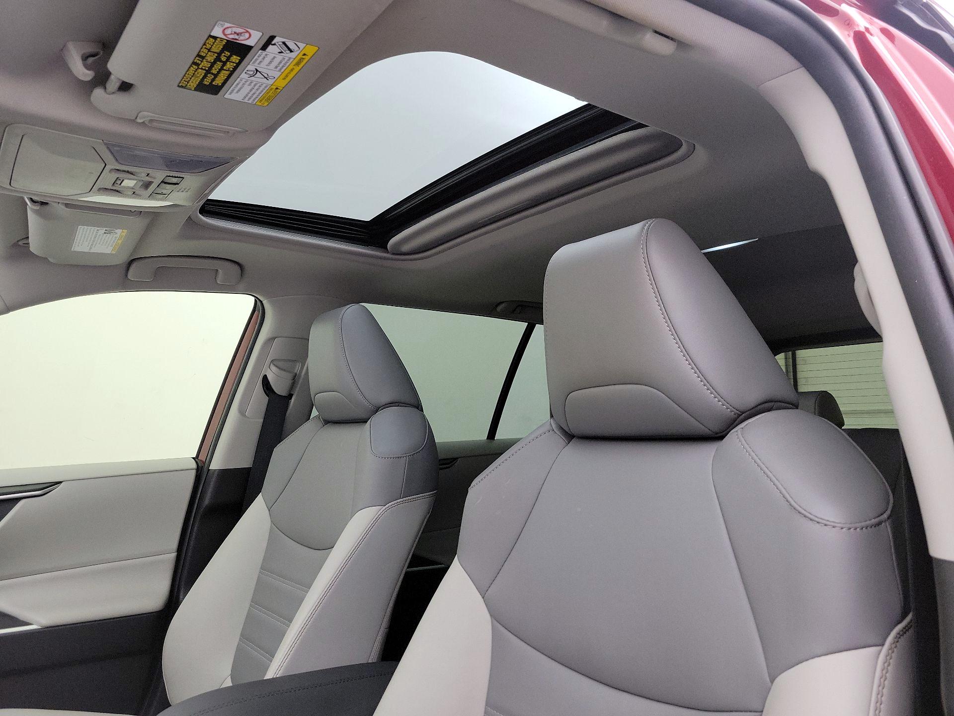 Thumbnail: 2021 Toyota RAV4 - 20