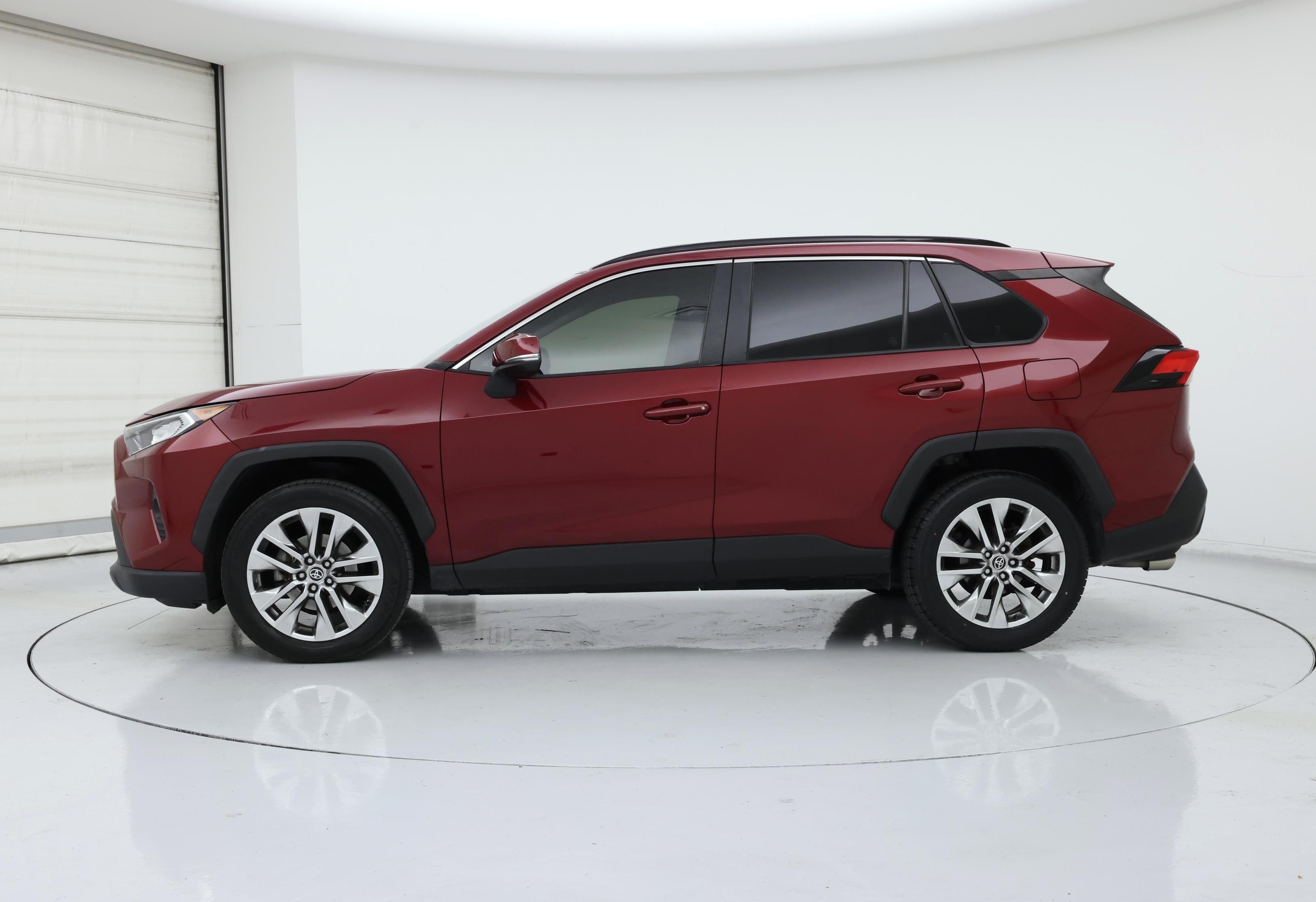 Thumbnail: 2021 Toyota RAV4 - 3