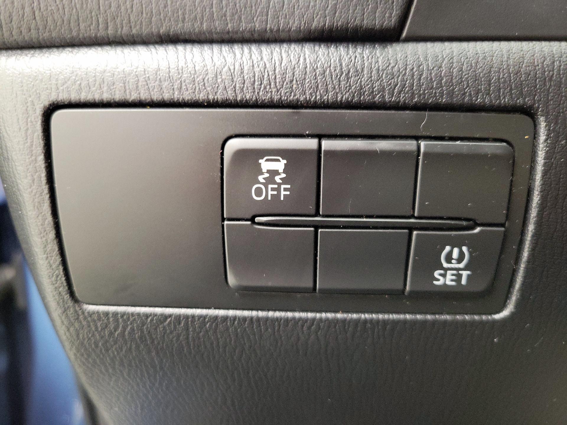 Thumbnail: 2018 Mazda Mazda3 - 13