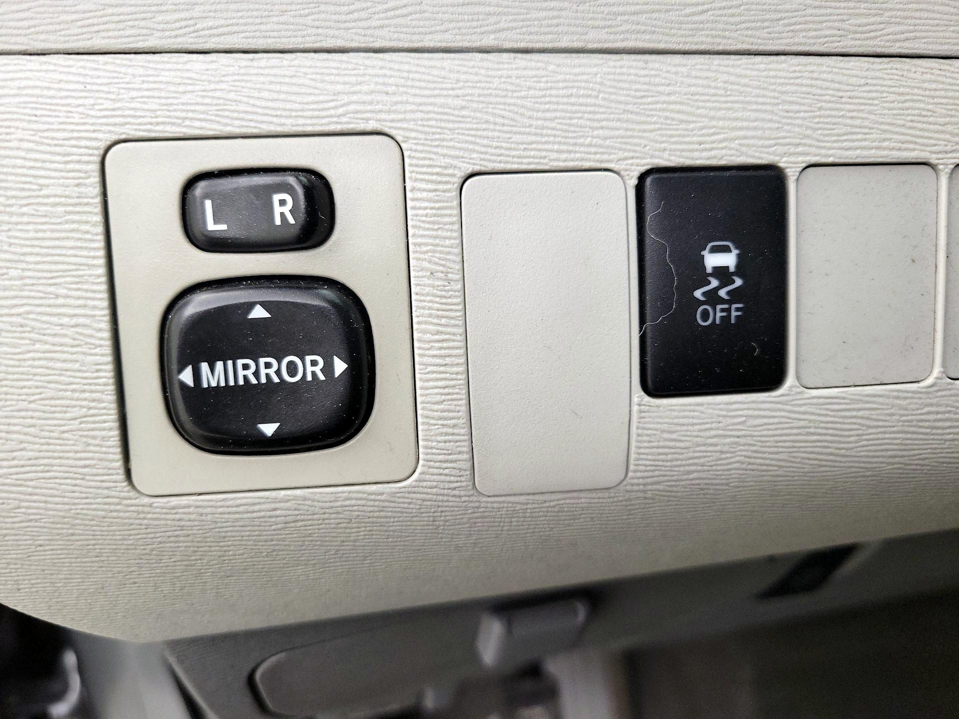 Thumbnail: 2014 Toyota Sienna - 13