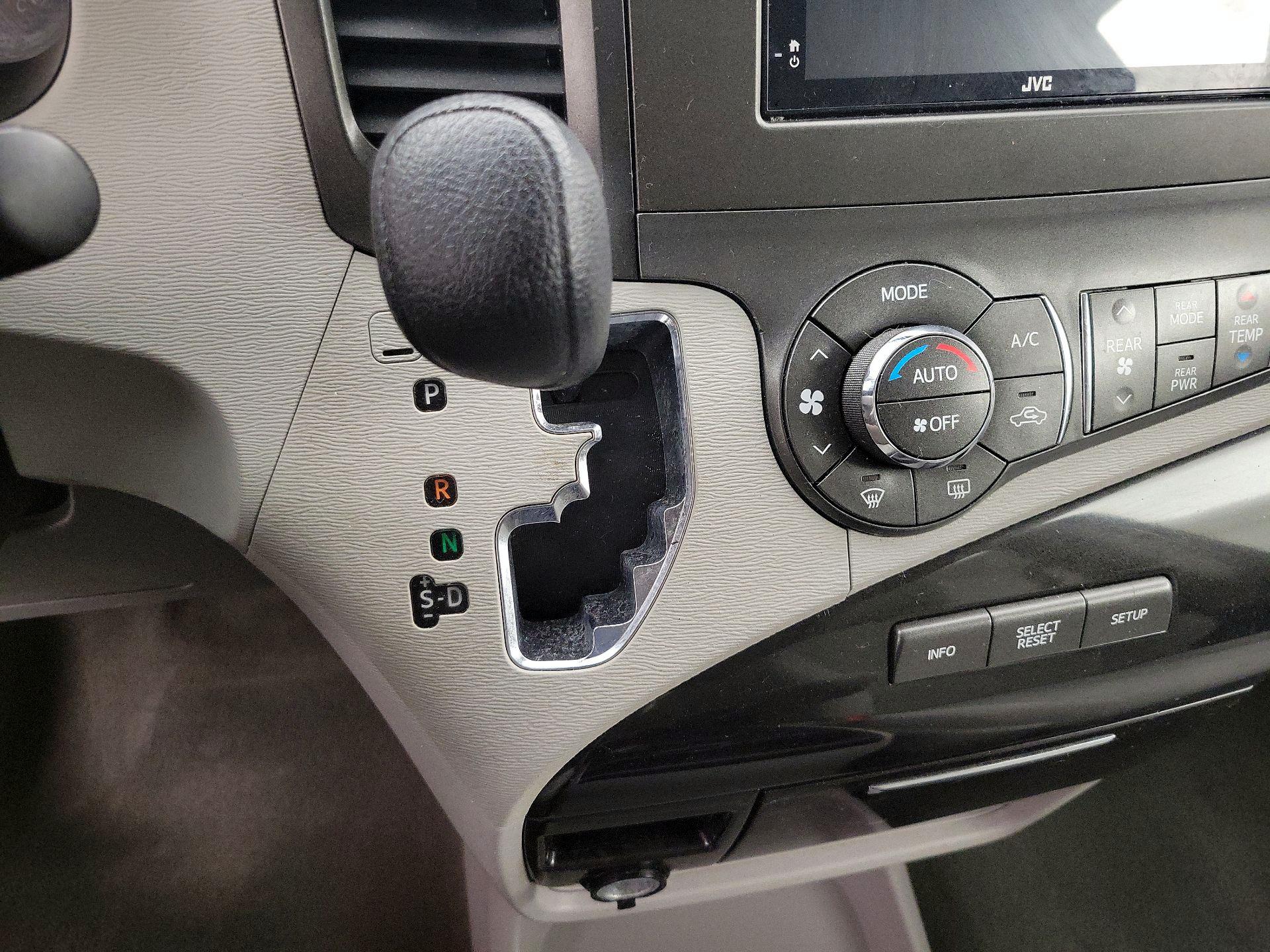 Thumbnail: 2014 Toyota Sienna - 17