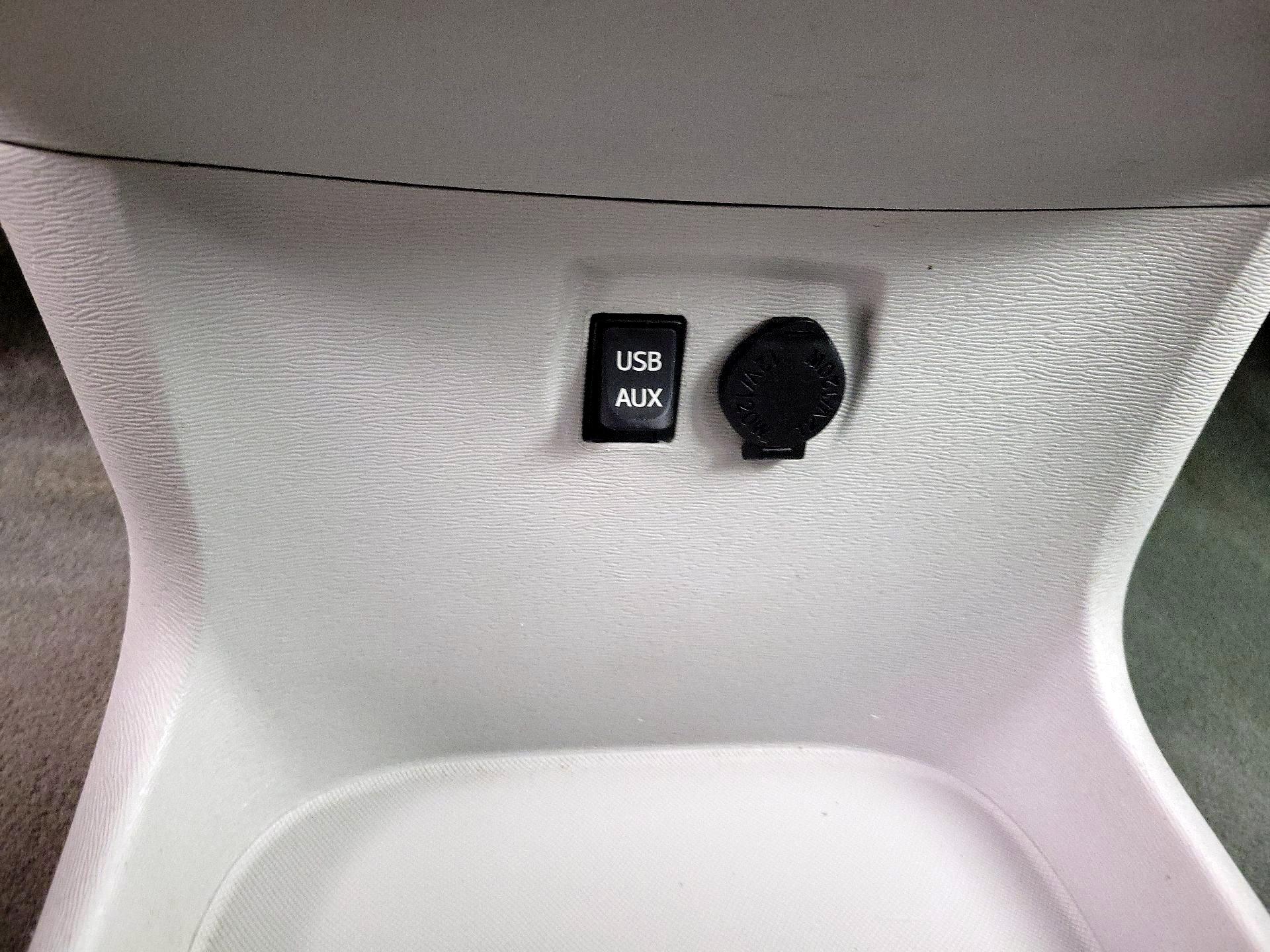 Thumbnail: 2014 Toyota Sienna - 18