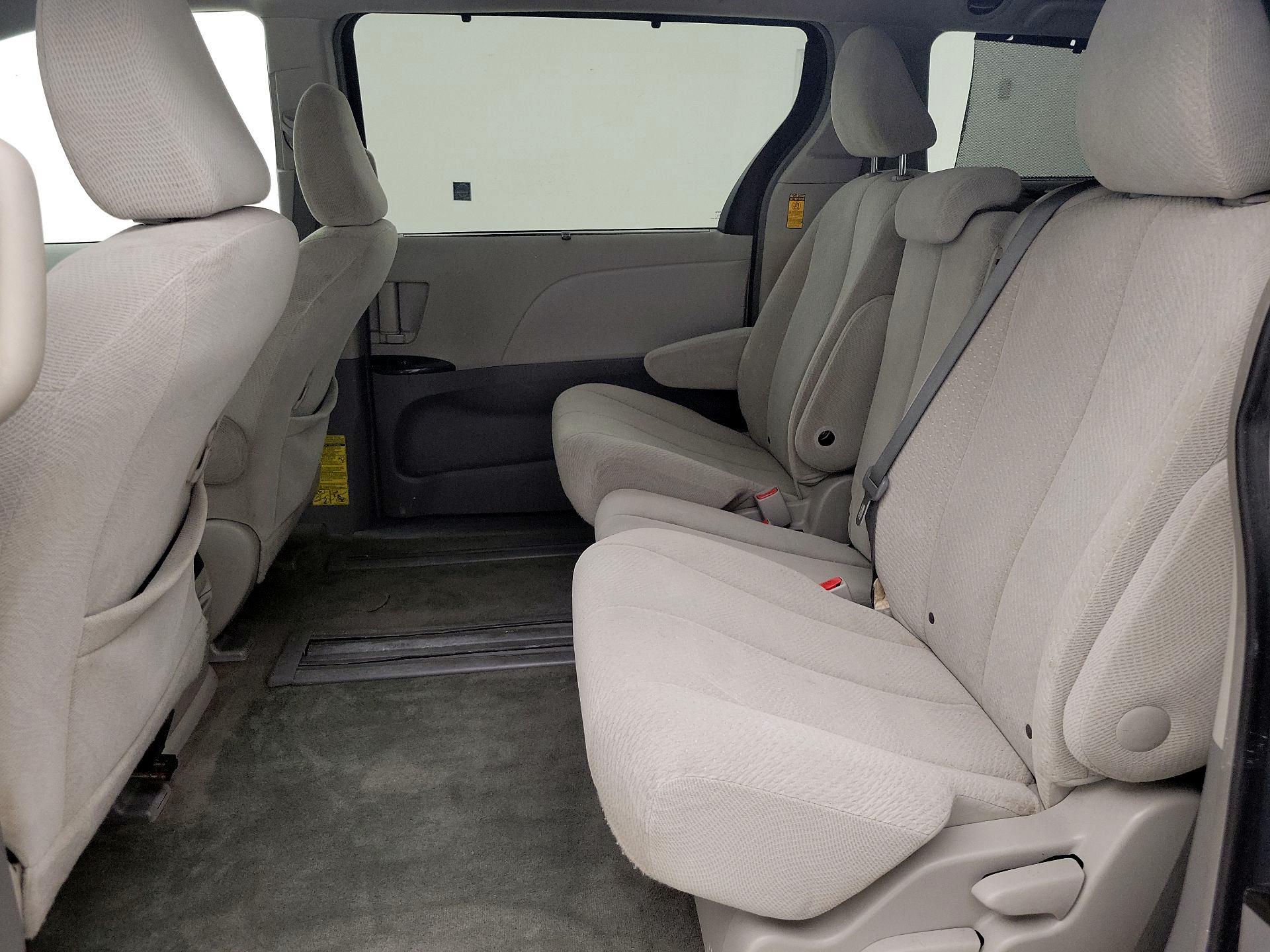 Thumbnail: 2014 Toyota Sienna - 19