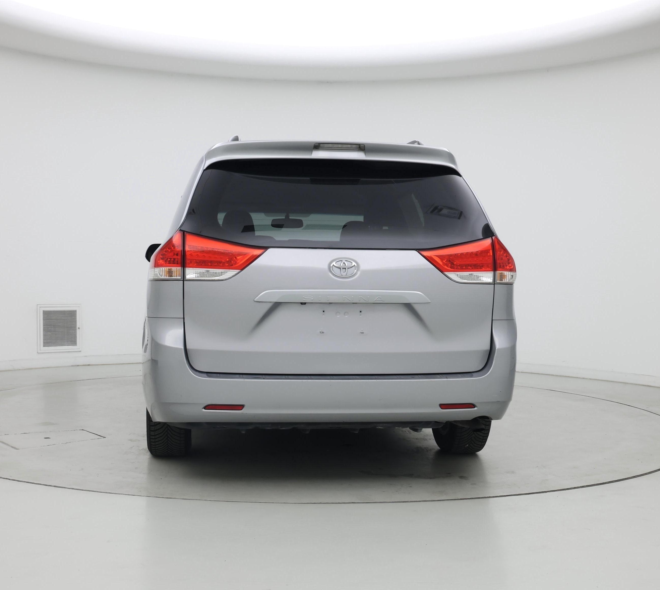 Thumbnail: 2014 Toyota Sienna - 6