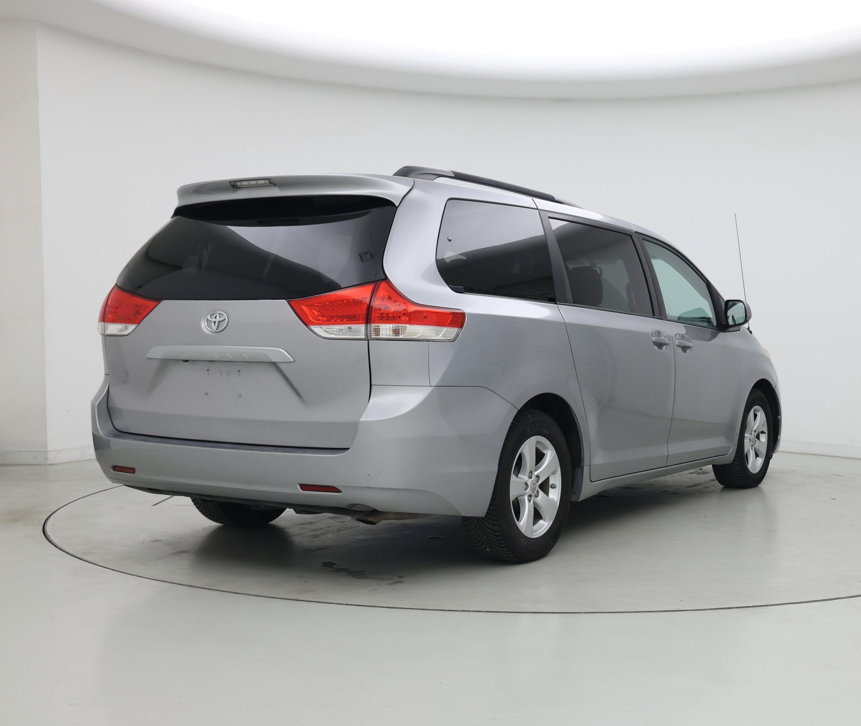 Thumbnail: 2014 Toyota Sienna - 8