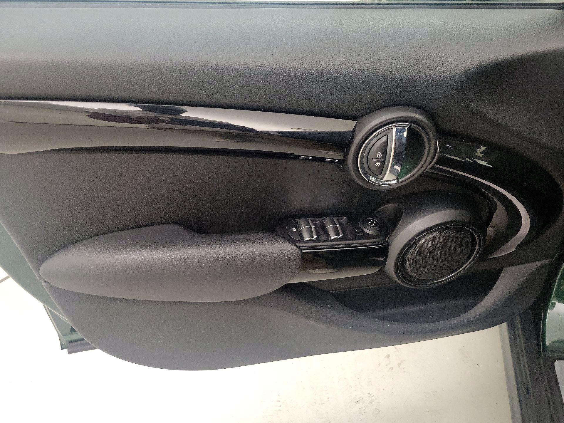 Thumbnail: 2015 MINI Cooper Hardtop - 12