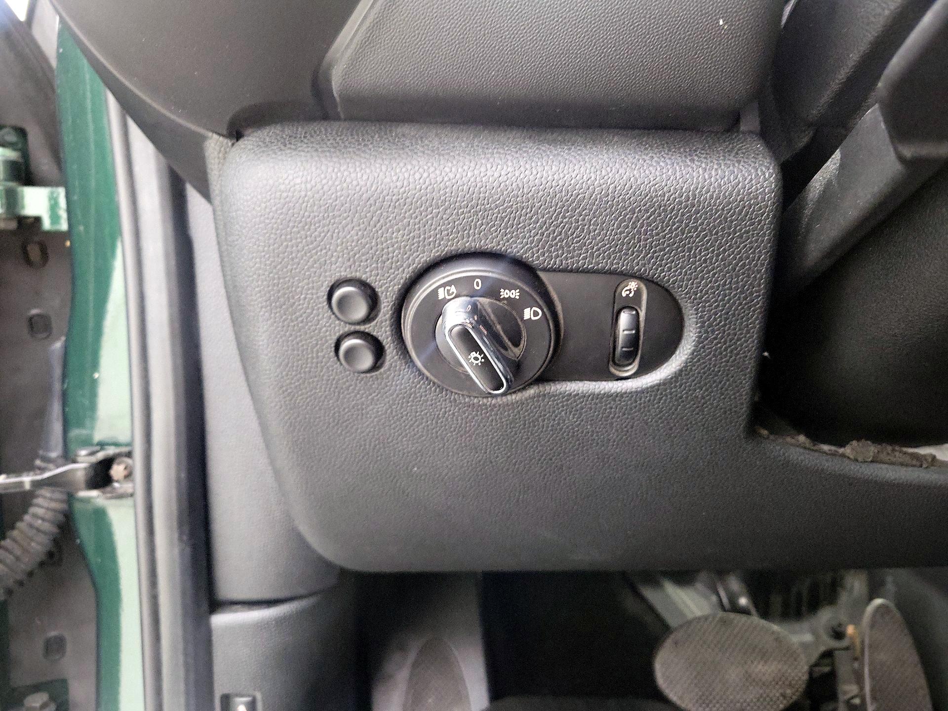 Thumbnail: 2015 MINI Cooper Hardtop - 13