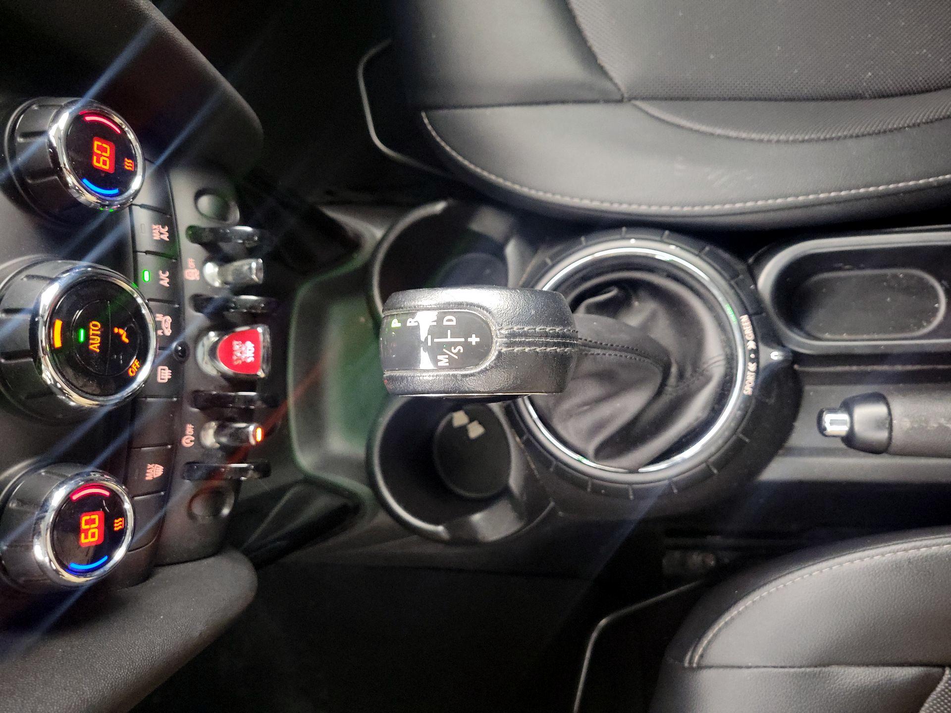 Thumbnail: 2015 MINI Cooper Hardtop - 16