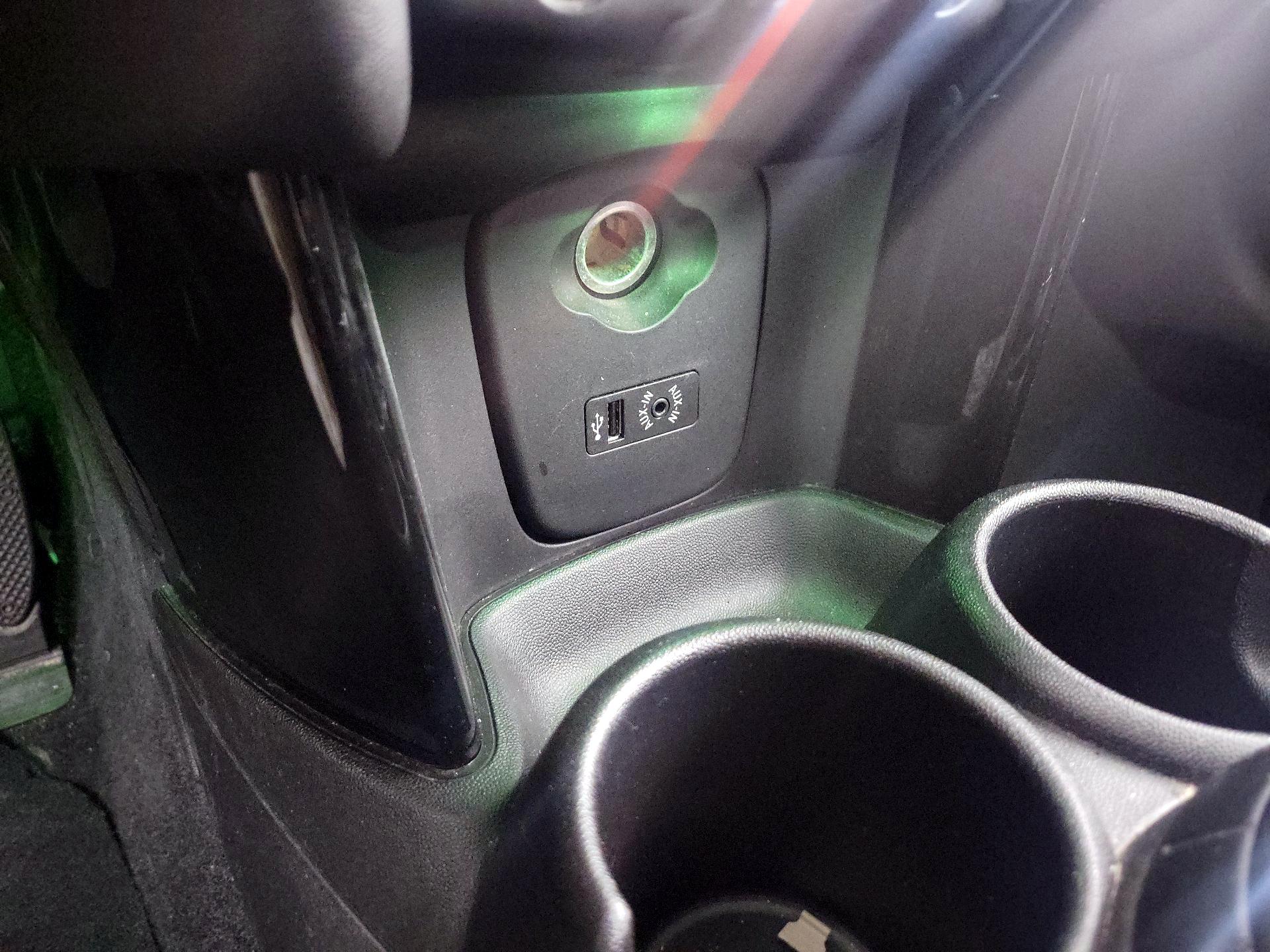 Thumbnail: 2015 MINI Cooper Hardtop - 17