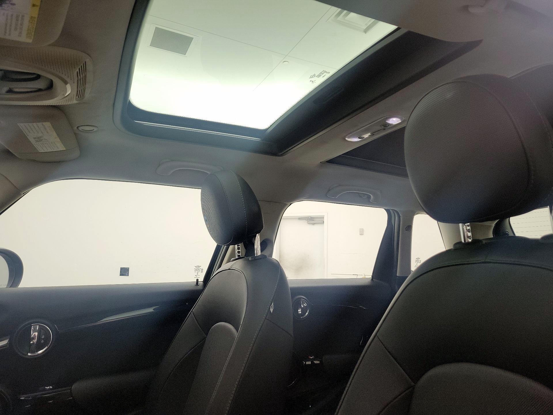 Thumbnail: 2015 MINI Cooper Hardtop - 18