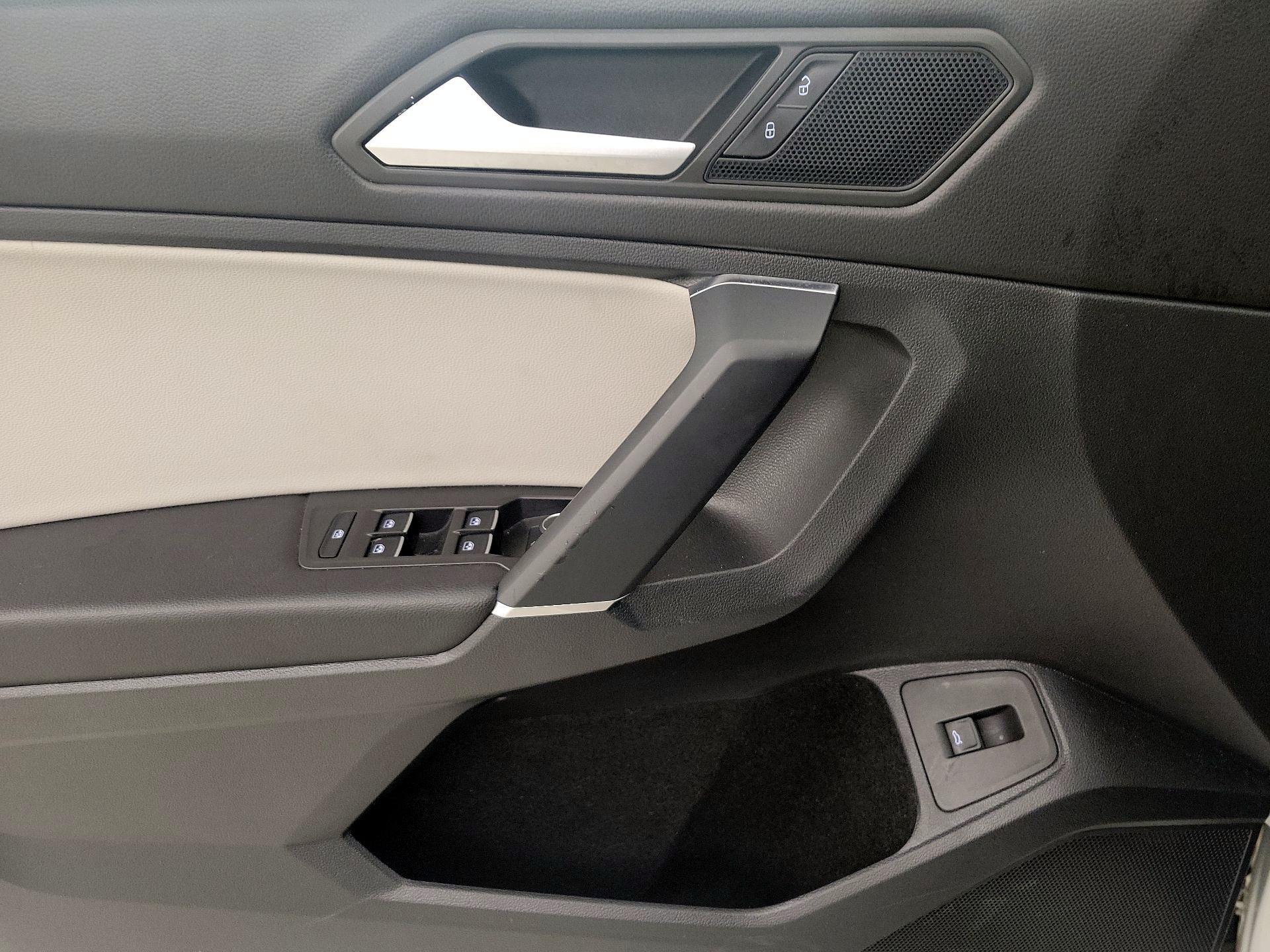 Thumbnail: 2018 Volkswagen Tiguan - 12