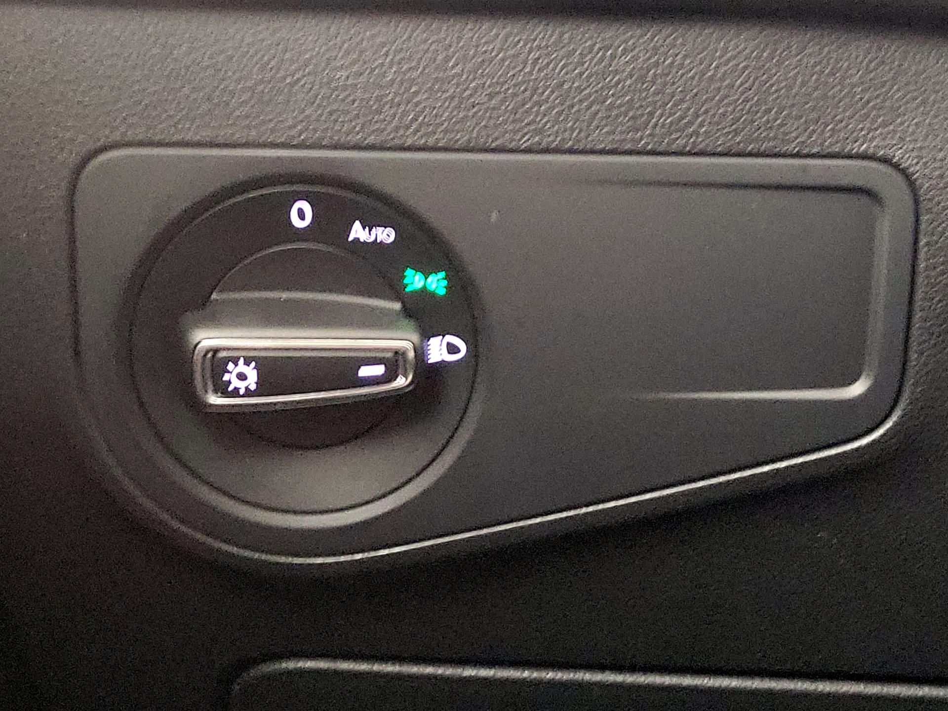 Thumbnail: 2018 Volkswagen Tiguan - 13