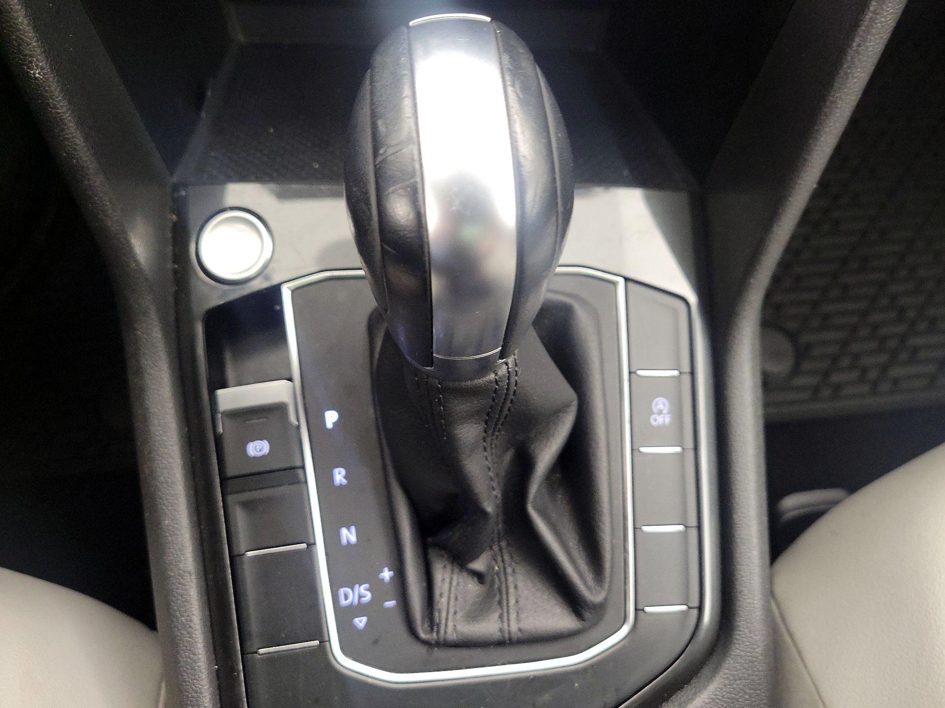 Thumbnail: 2018 Volkswagen Tiguan - 17