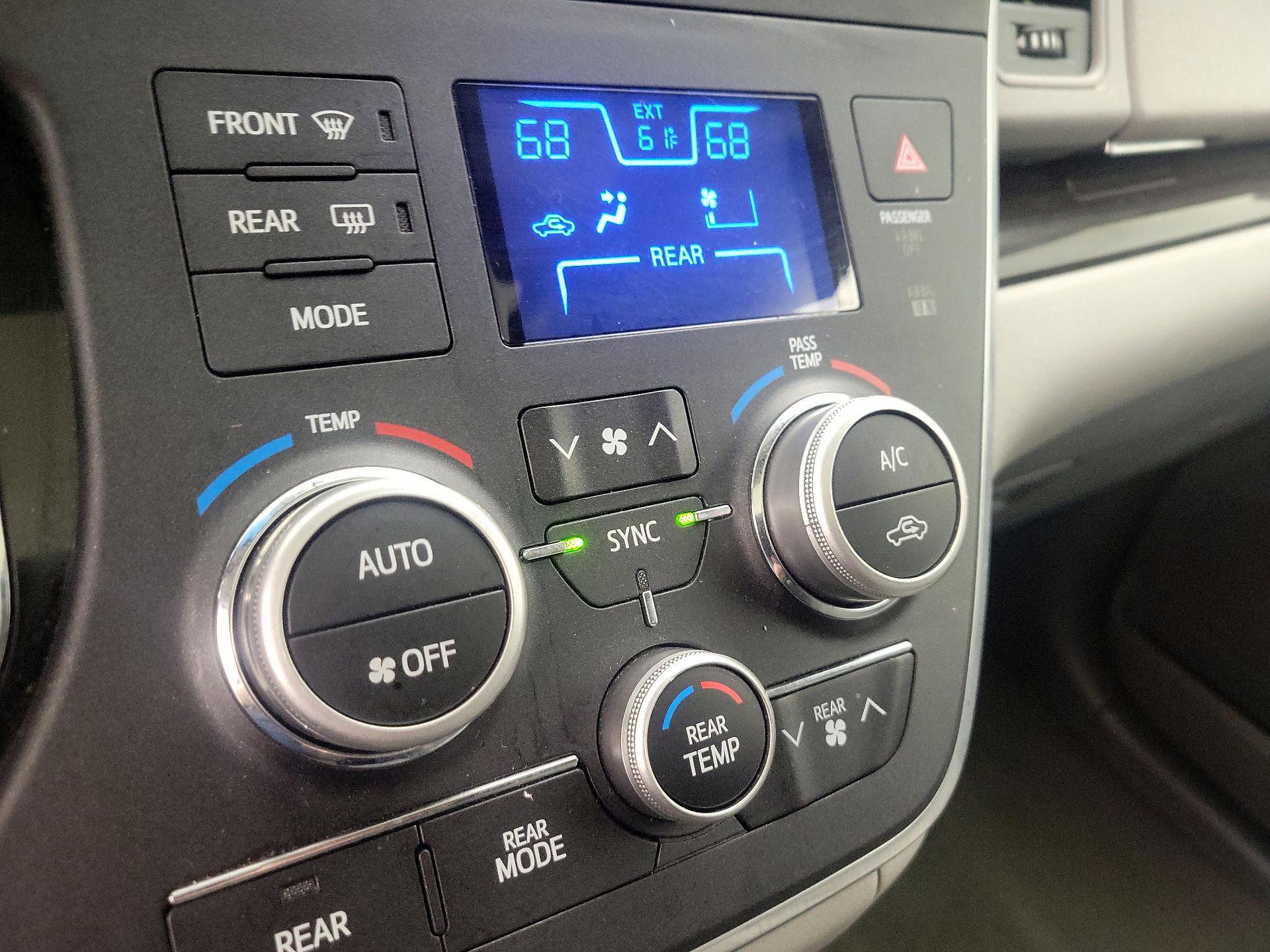 Thumbnail: 2017 Toyota Sienna - 16