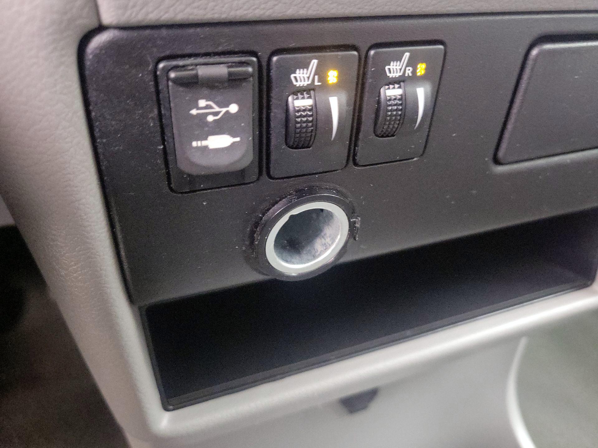 Thumbnail: 2017 Toyota Sienna - 18