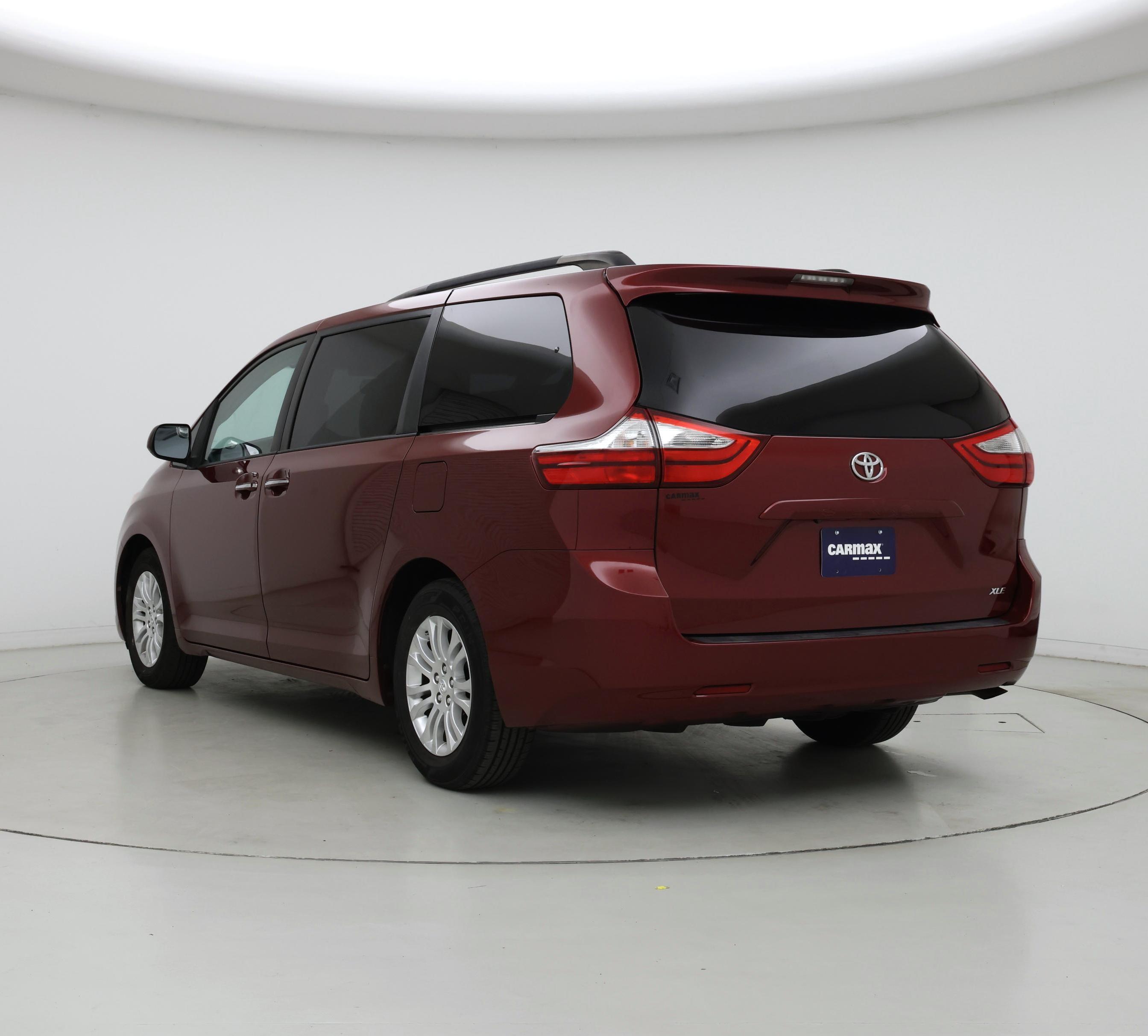 Thumbnail: 2017 Toyota Sienna - 2